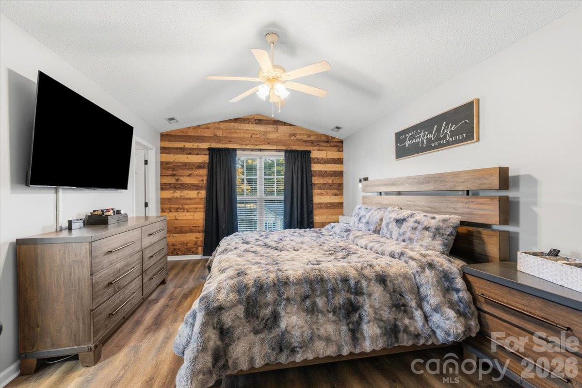 106 S River Glen Drive Property Photo 11