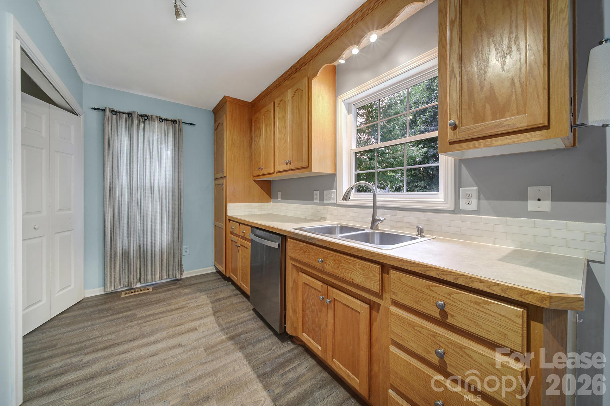 303 Bennington Drive Property Photo 8