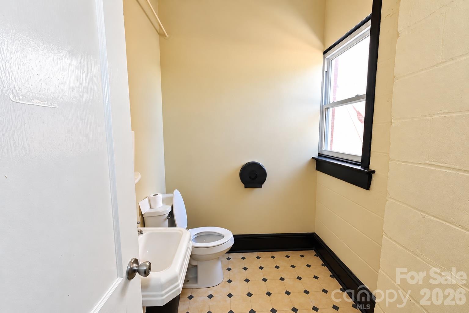 111/113 E Water Street Property Photo 14