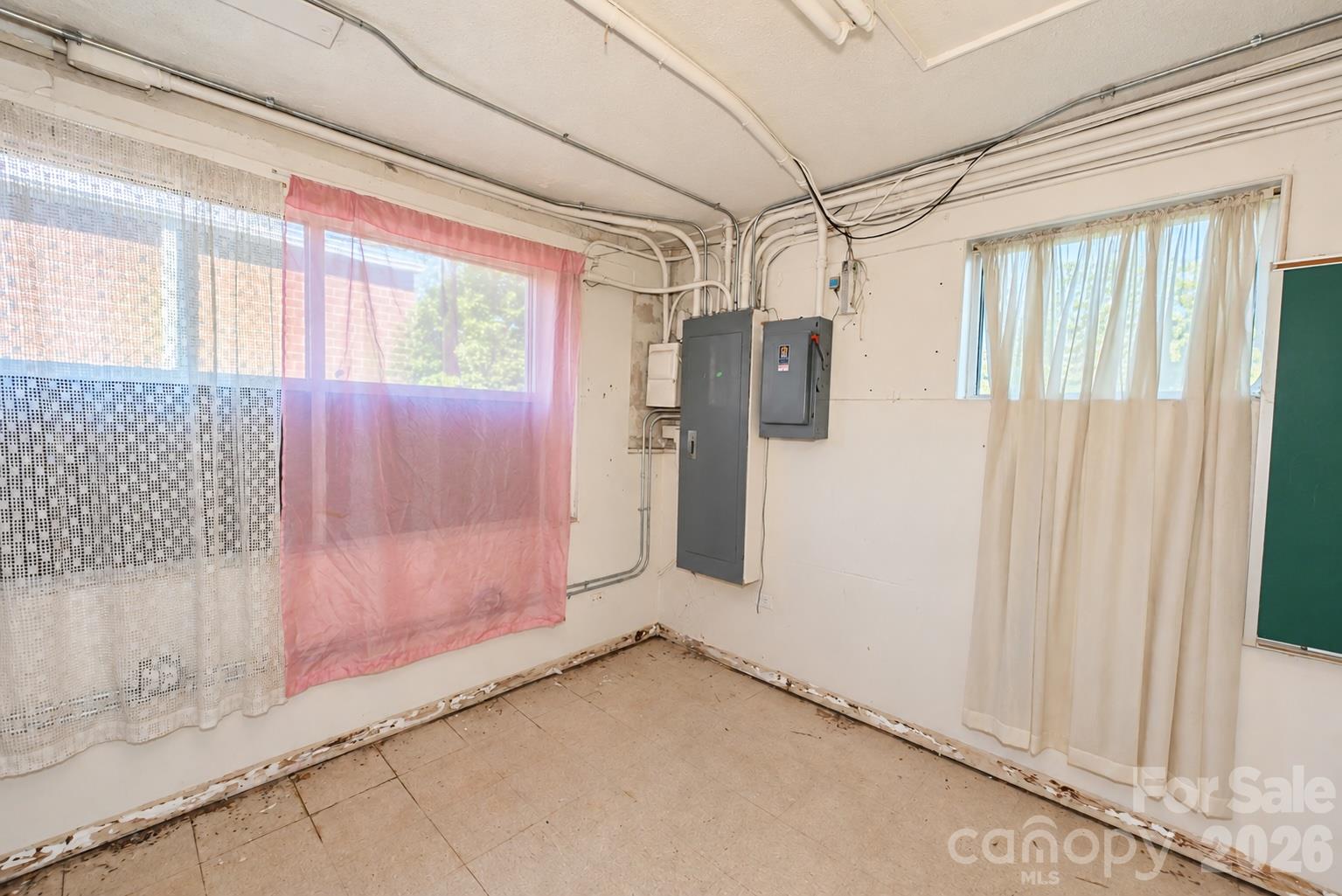 111/113 E Water Street Property Photo 17