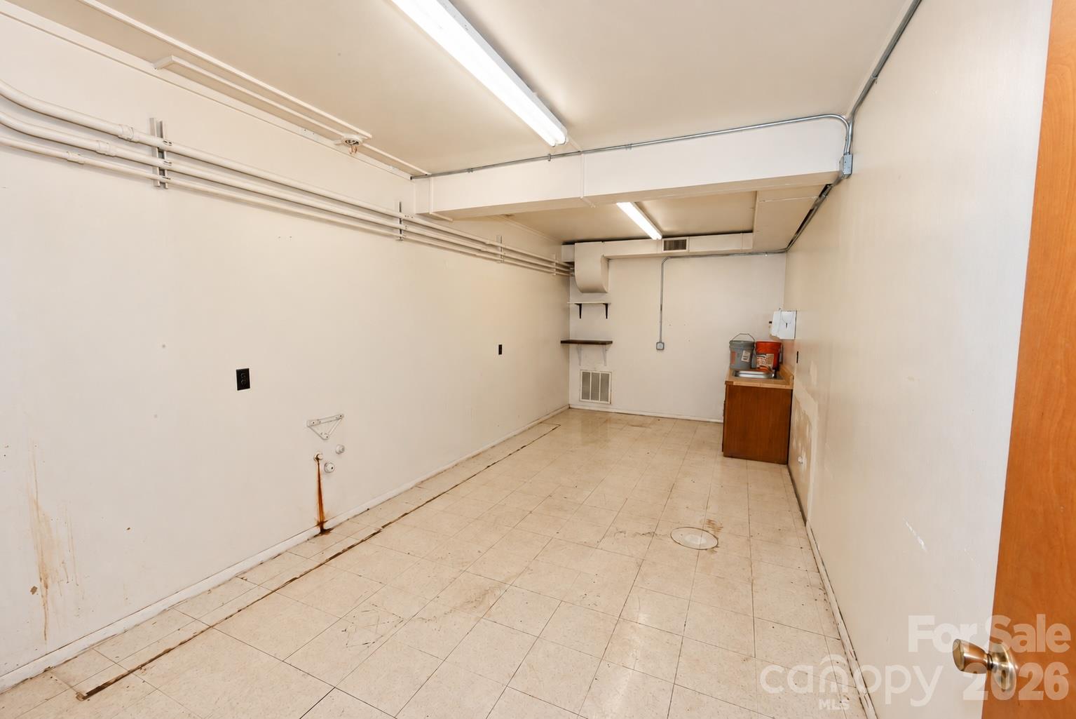 111/113 E Water Street Property Photo 18