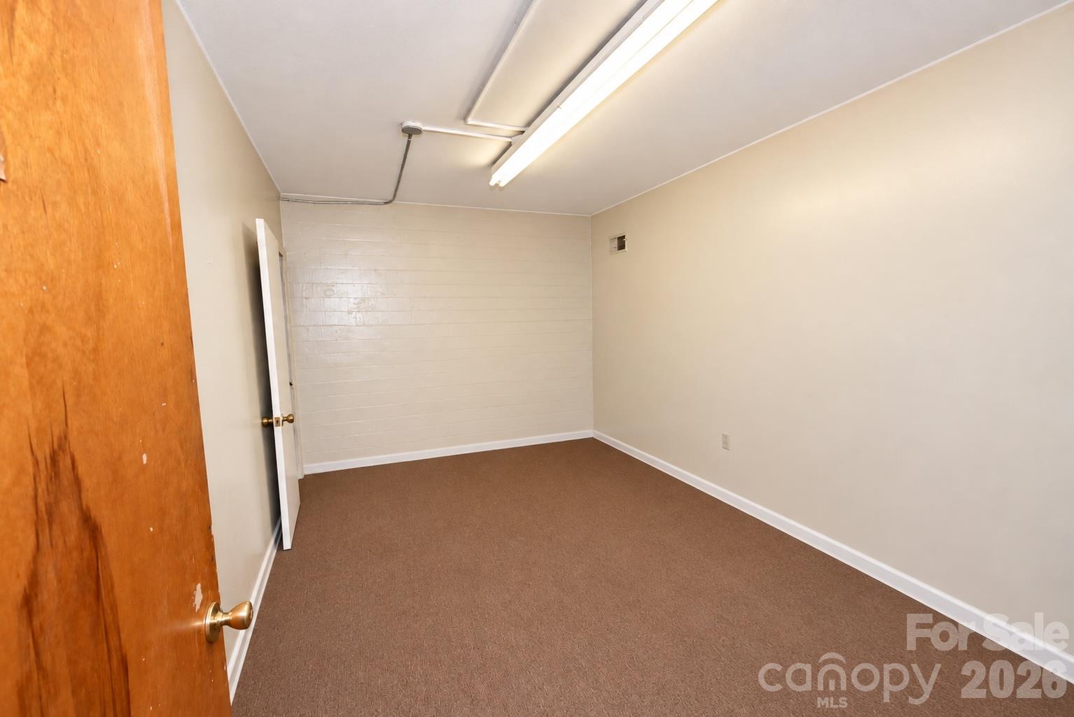 111/113 E Water Street Property Photo 21