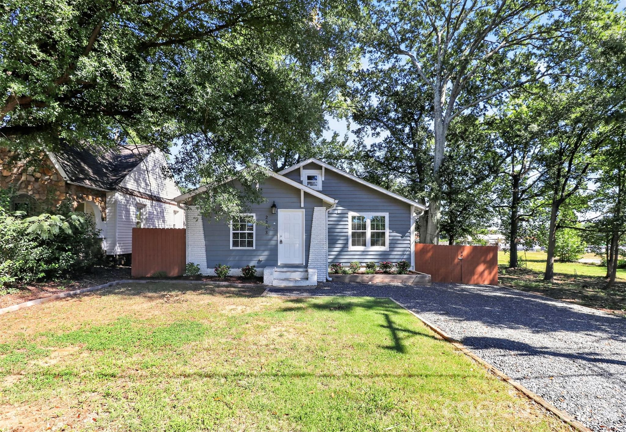 2233 Highland Street Property Photo 3