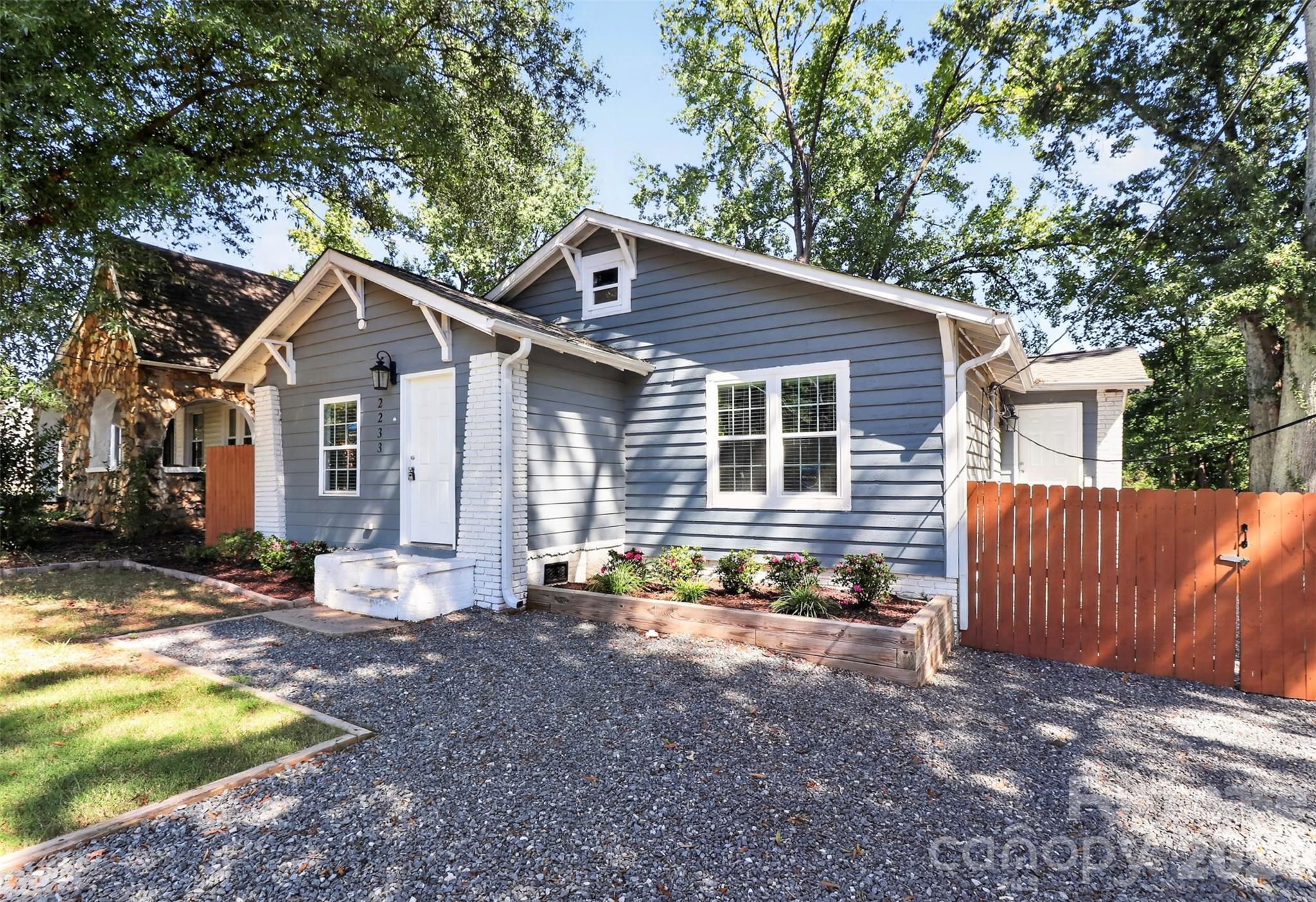 2233 Highland Street Property Photo 4