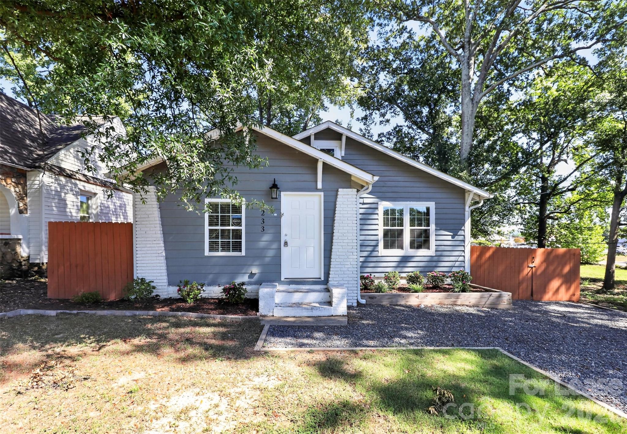 2233 Highland Street Property Photo 5