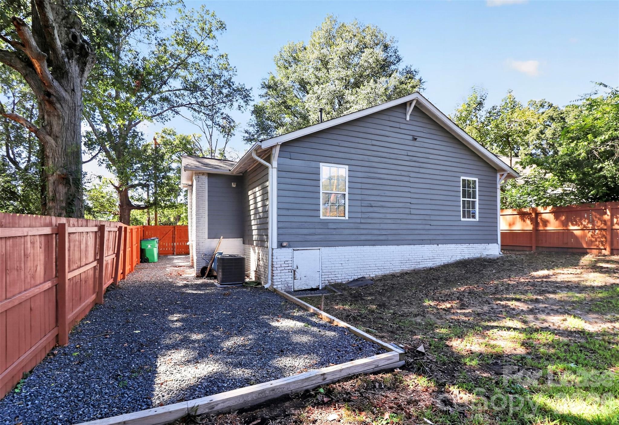 2233 Highland Street Property Photo 27