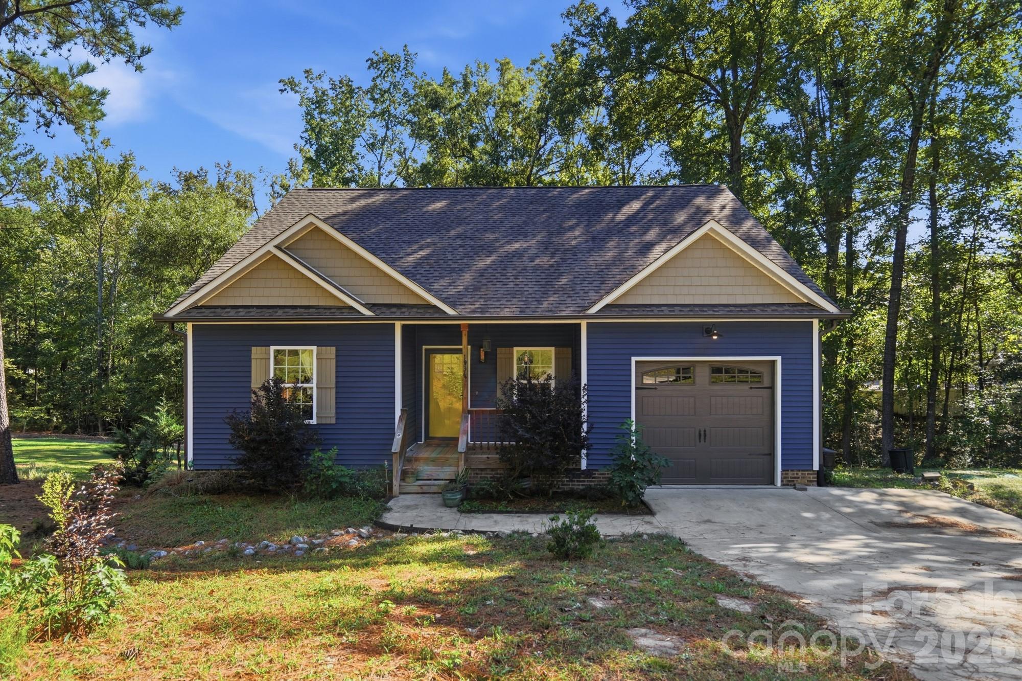 1534 Hathaway Drive Property Photo 1