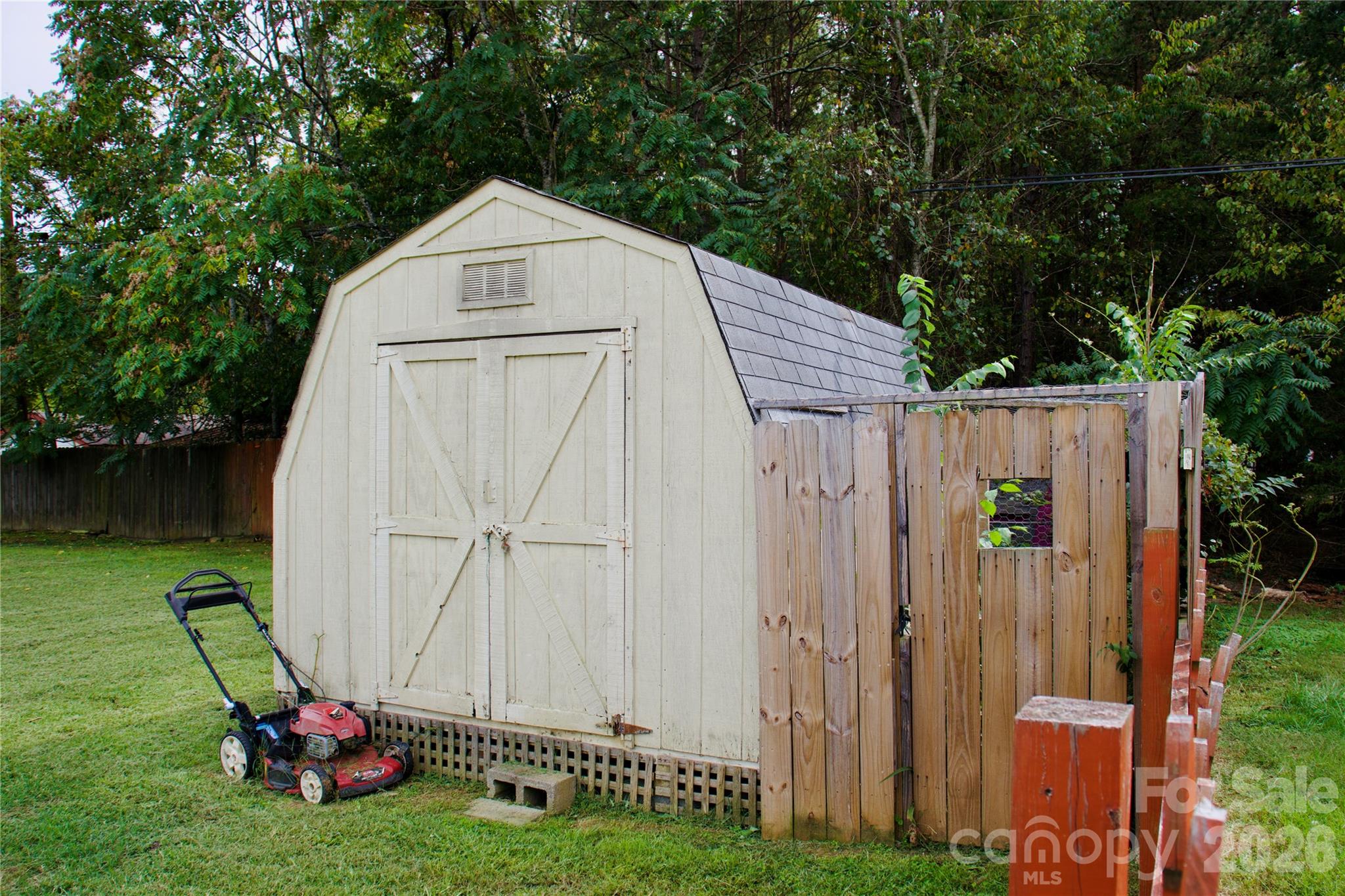 2033 Scalesville Road Property Photo 9