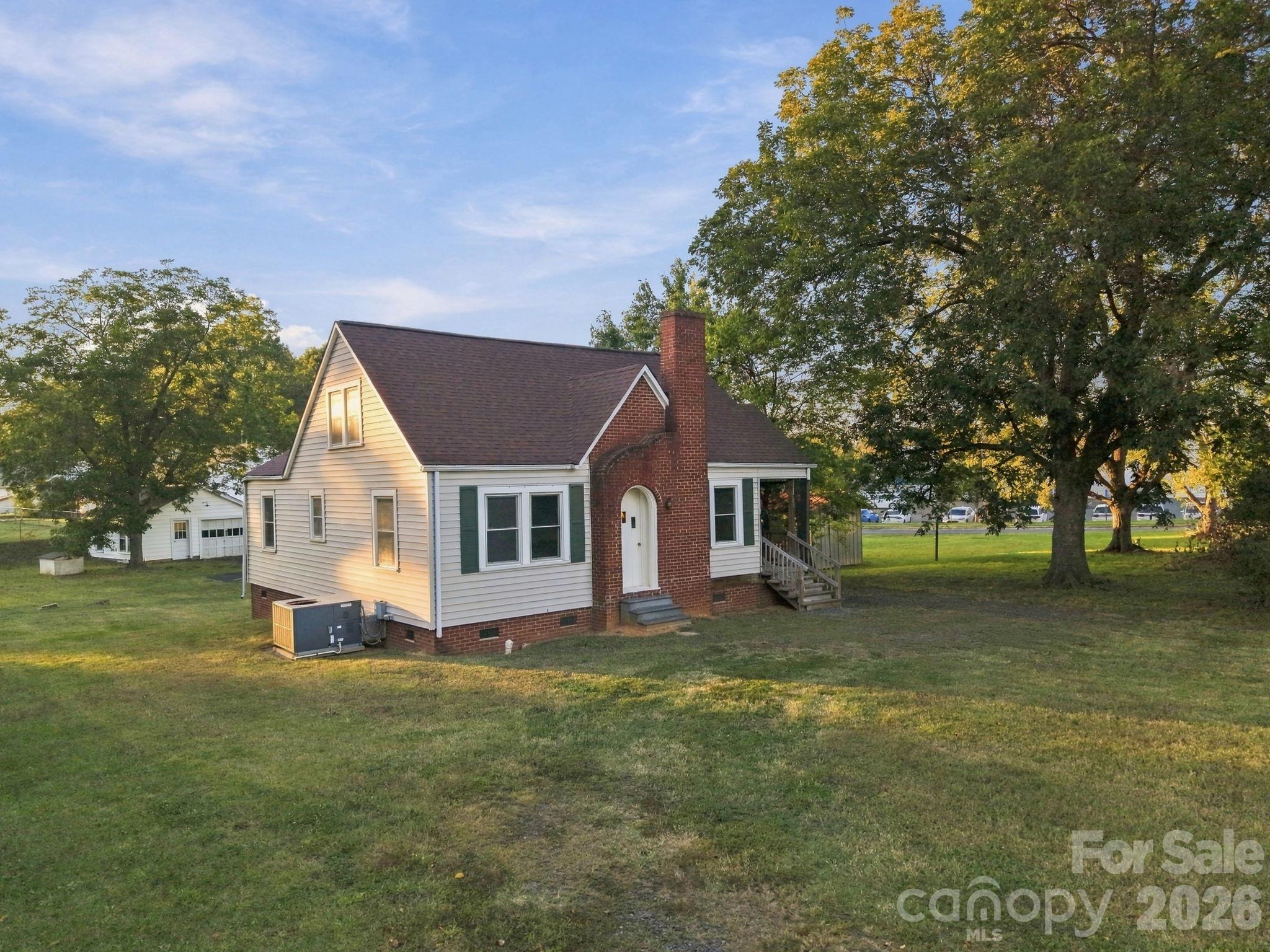 506 Aquadale Road Property Photo 2