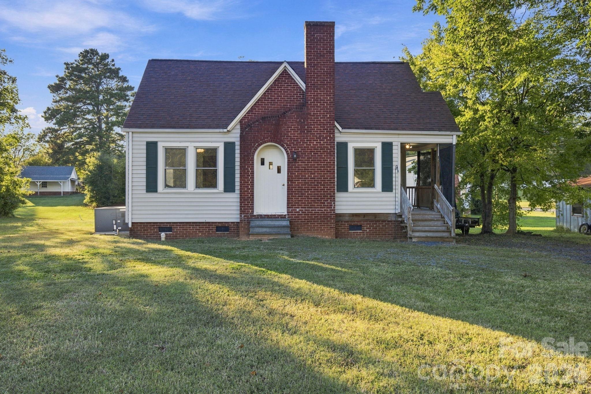 506 Aquadale Road Property Photo 4