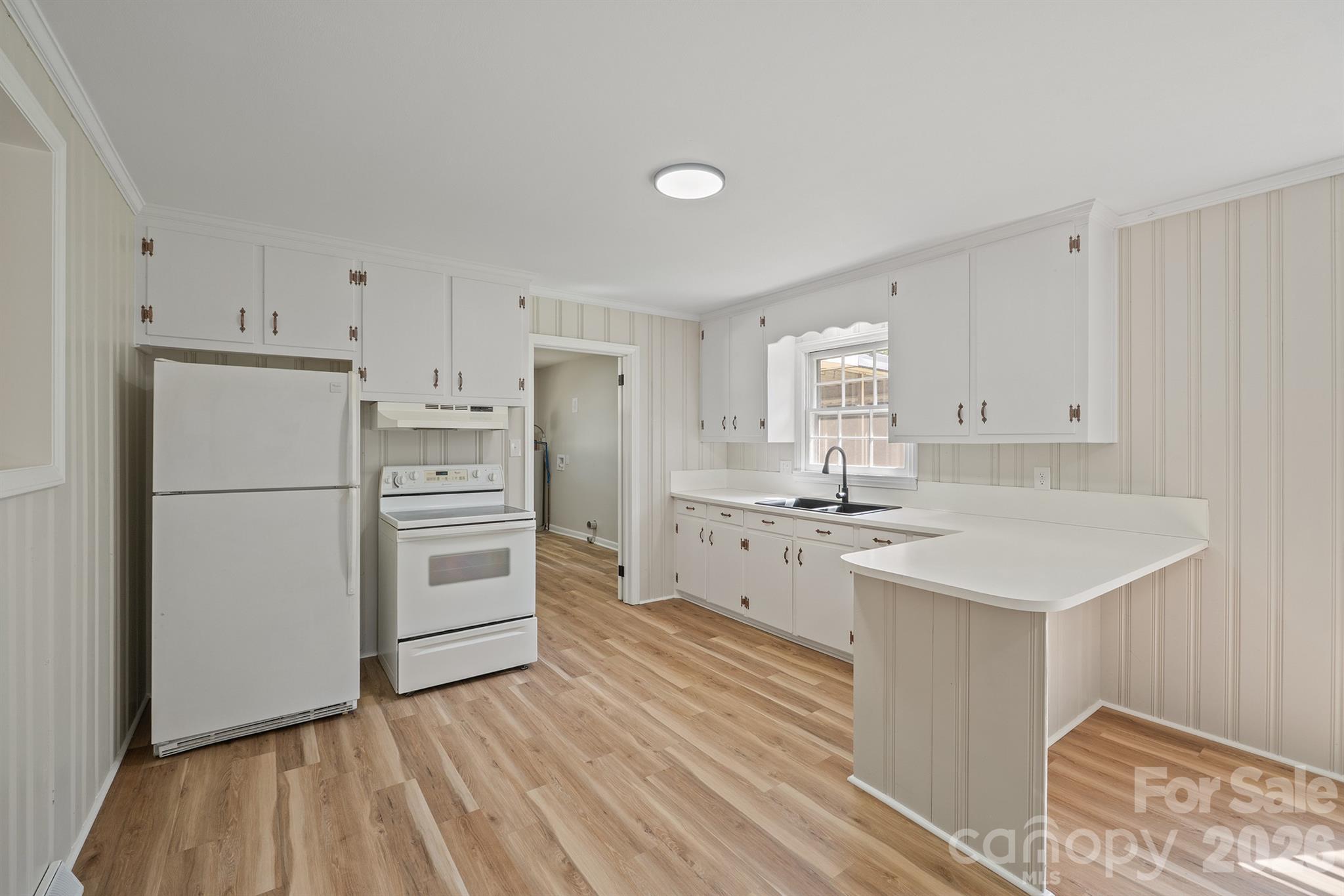 2530 Arnold Drive Property Photo 6