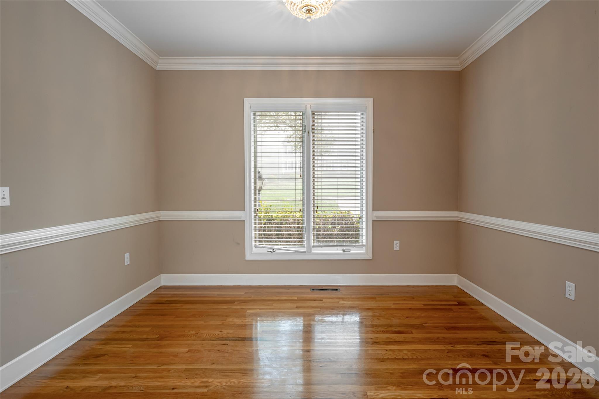 4943 Elmhurst Drive Property Photo 6