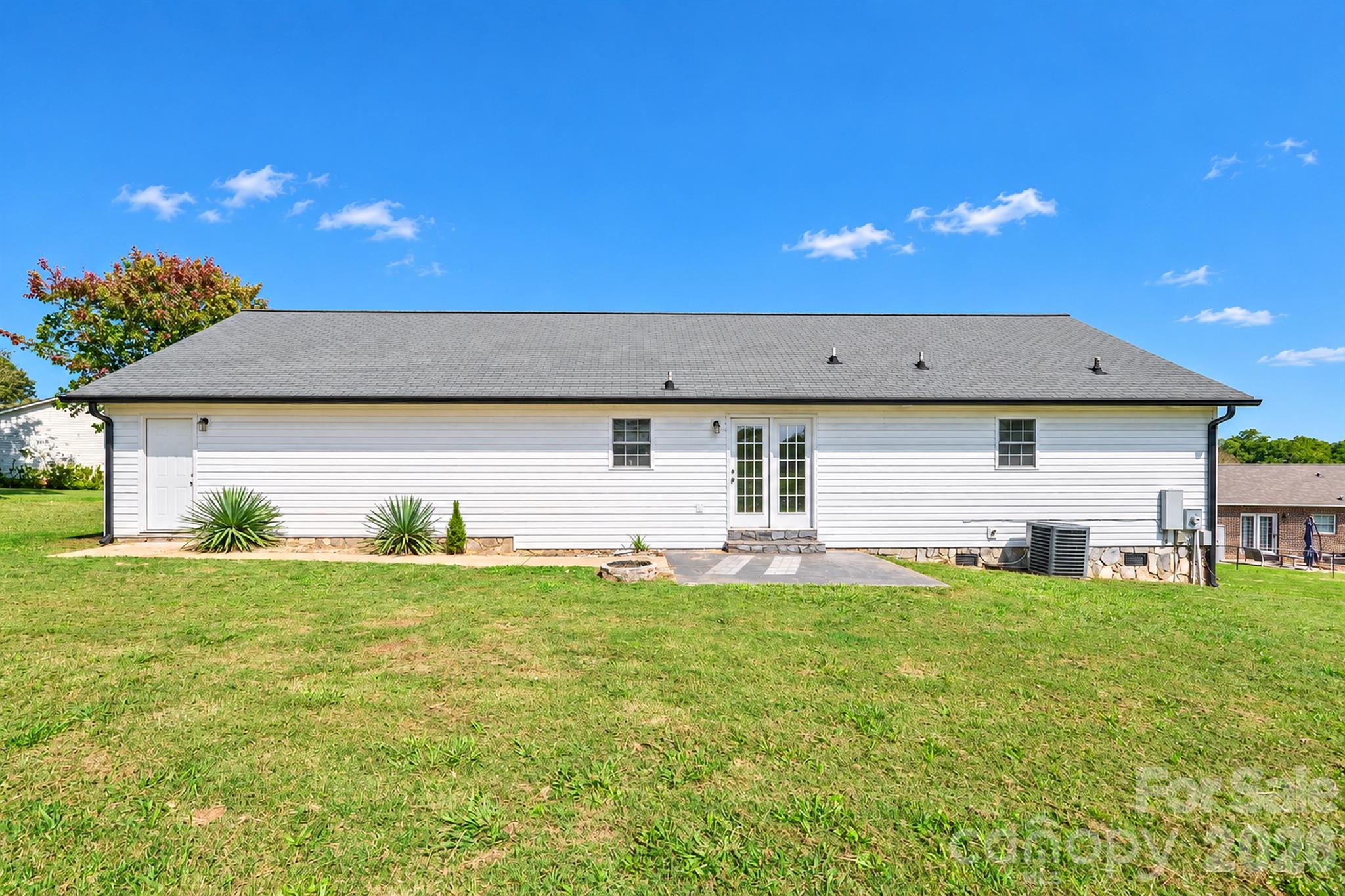 1061 Isenhour Court Property Photo 2
