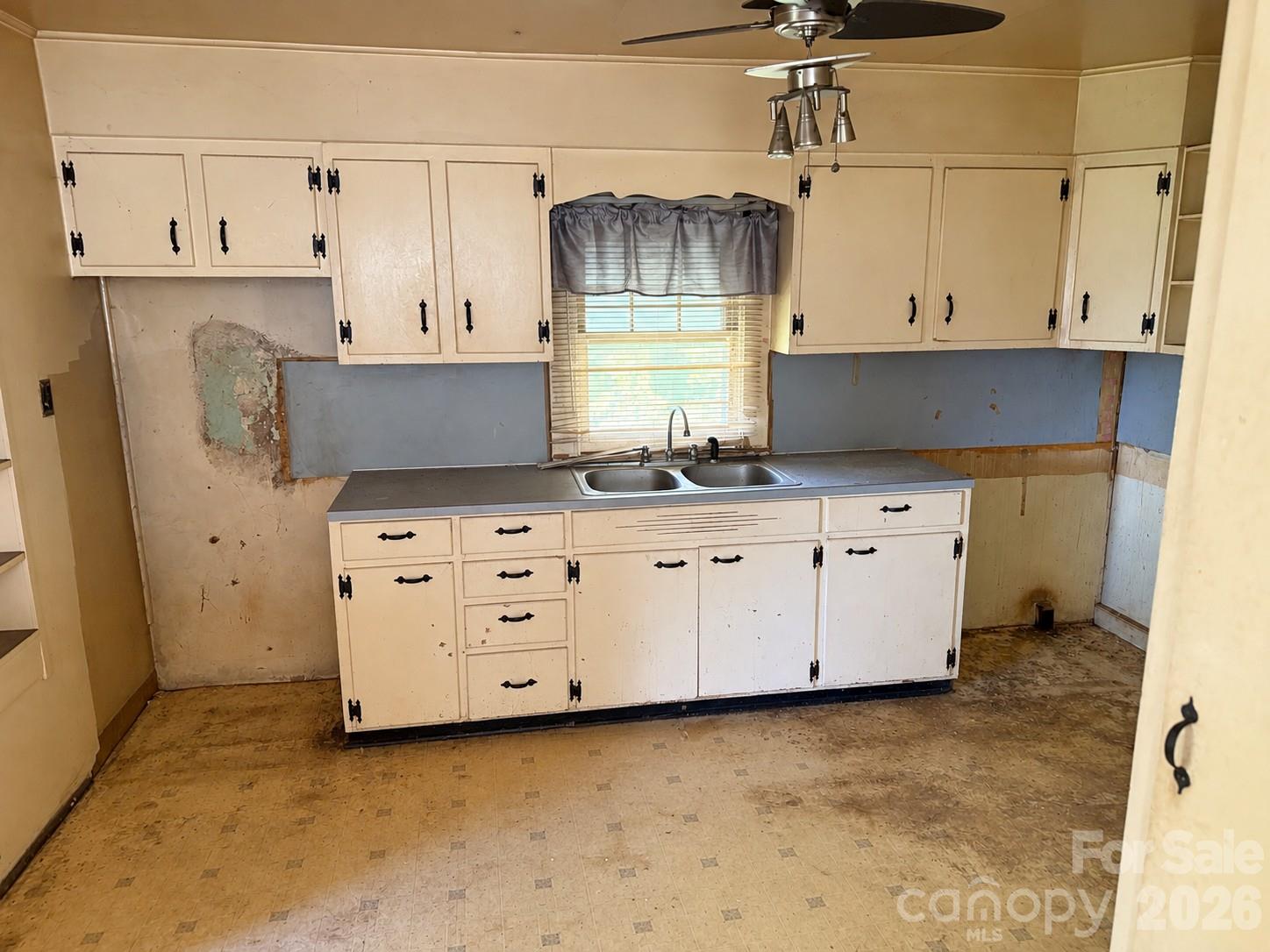 440 Hillcrest Drive Property Photo 4