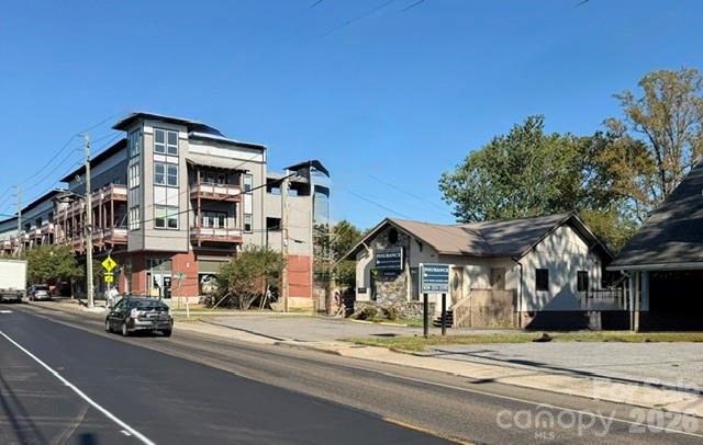 899 Haywood Road Property Photo 3