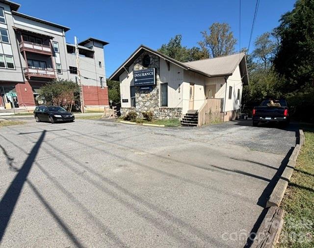 899 Haywood Road Property Photo 4