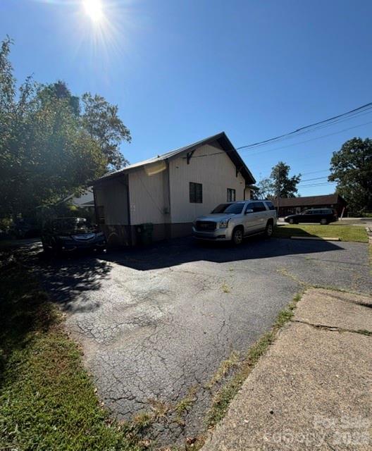 899 Haywood Road Property Photo 7