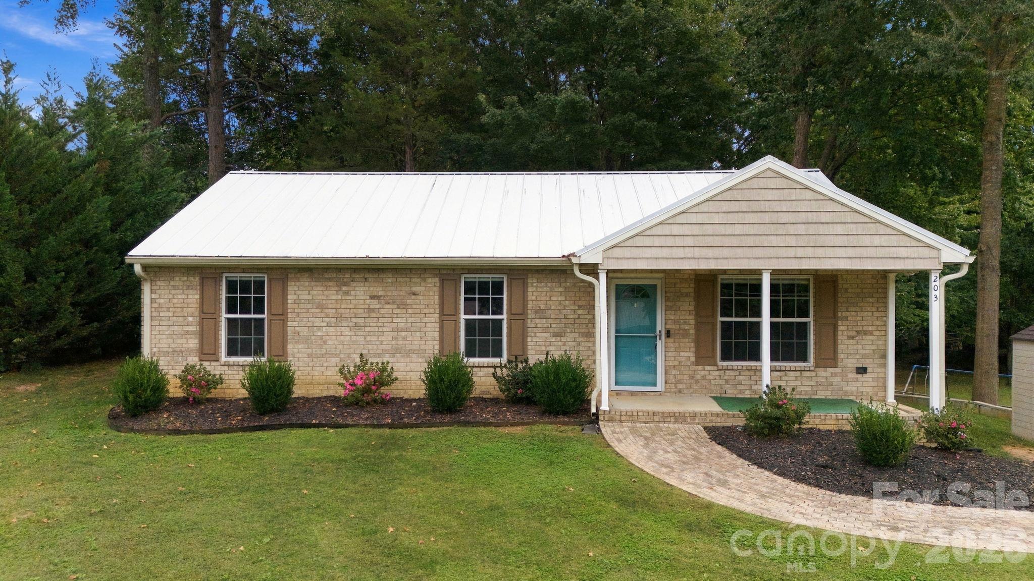 203 Crestview Drive Property Photo 1
