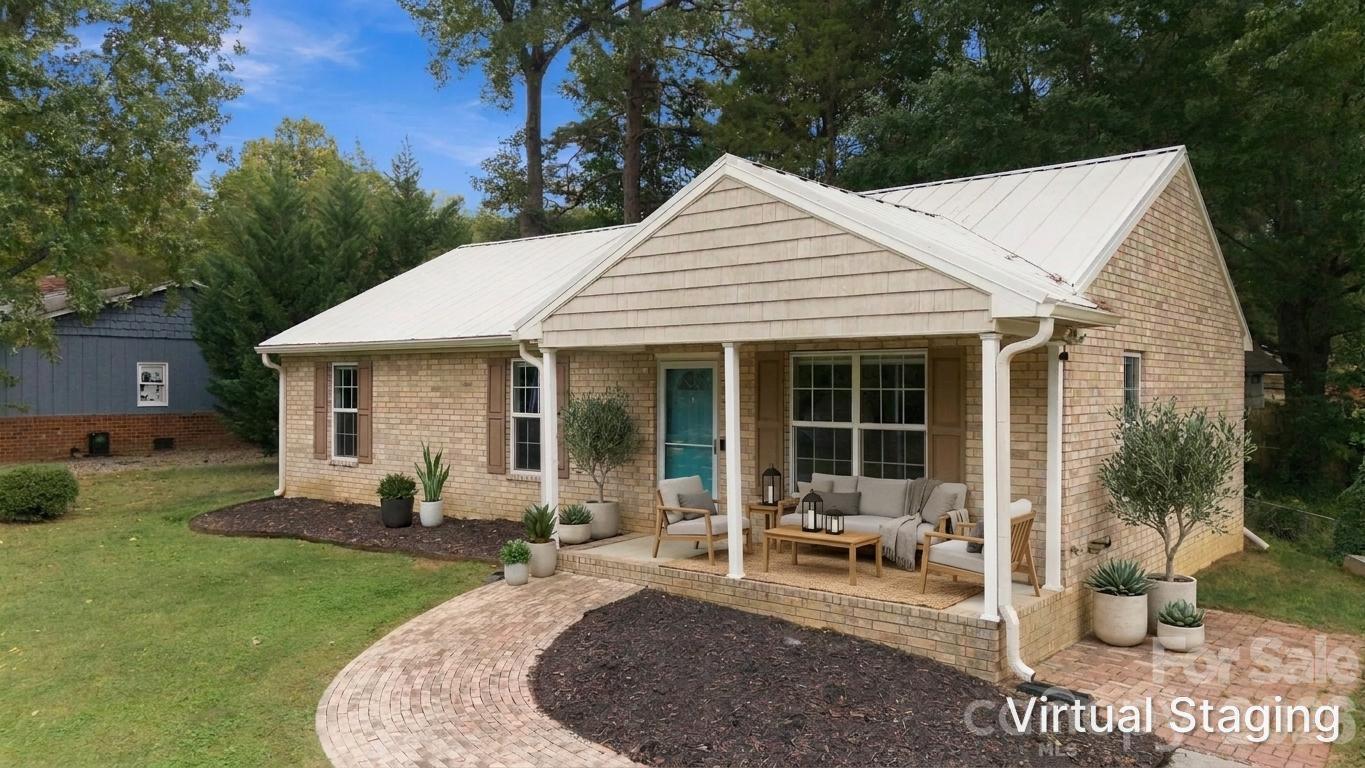 203 Crestview Drive Property Photo 3