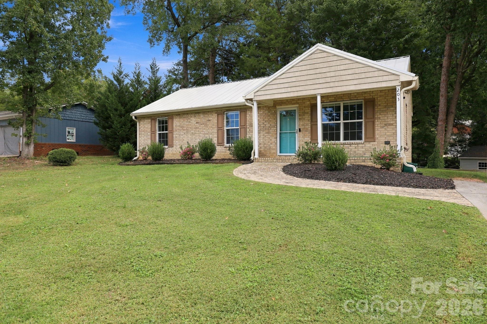 203 Crestview Drive Property Photo 5