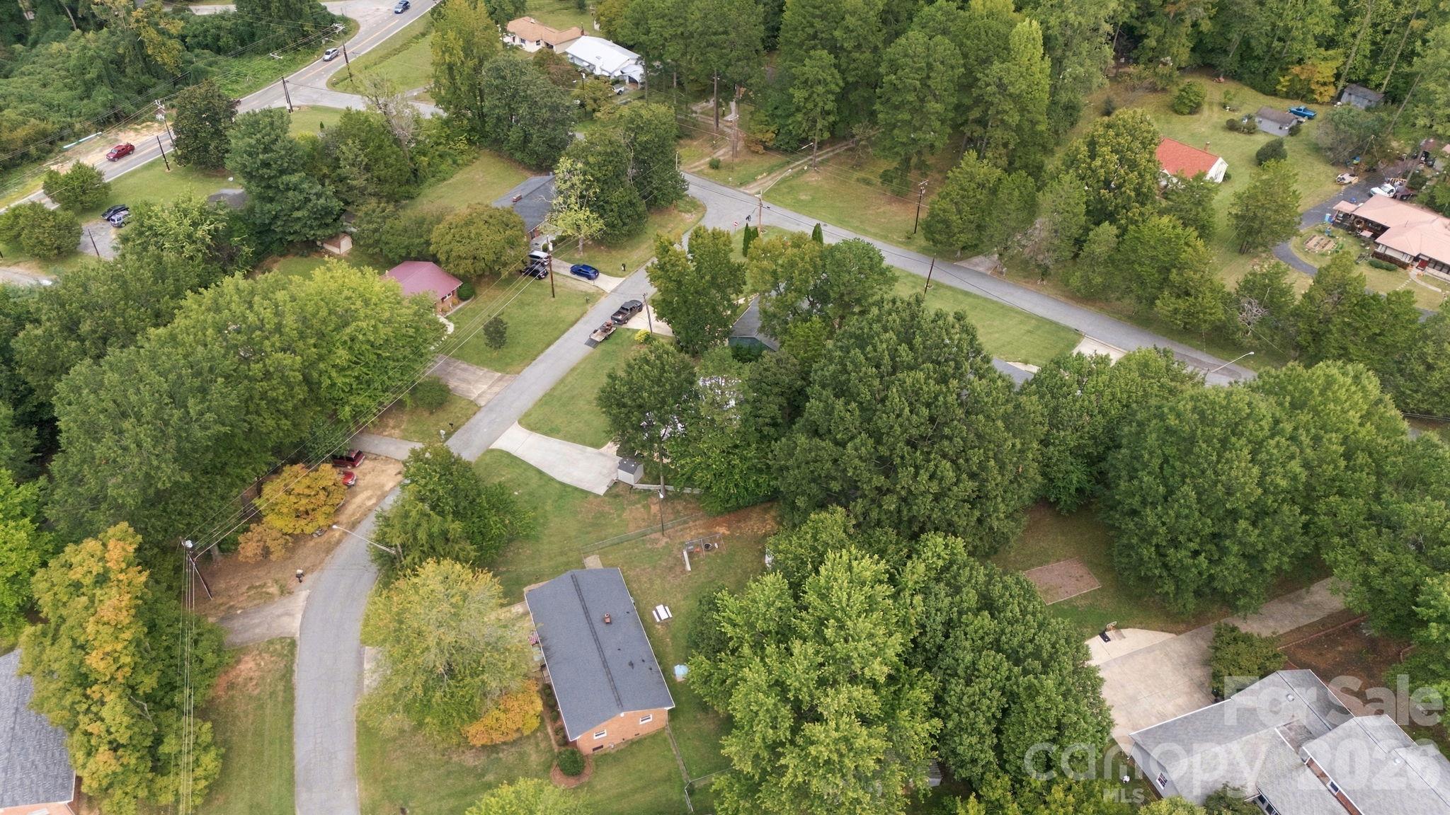 203 Crestview Drive Property Photo 6