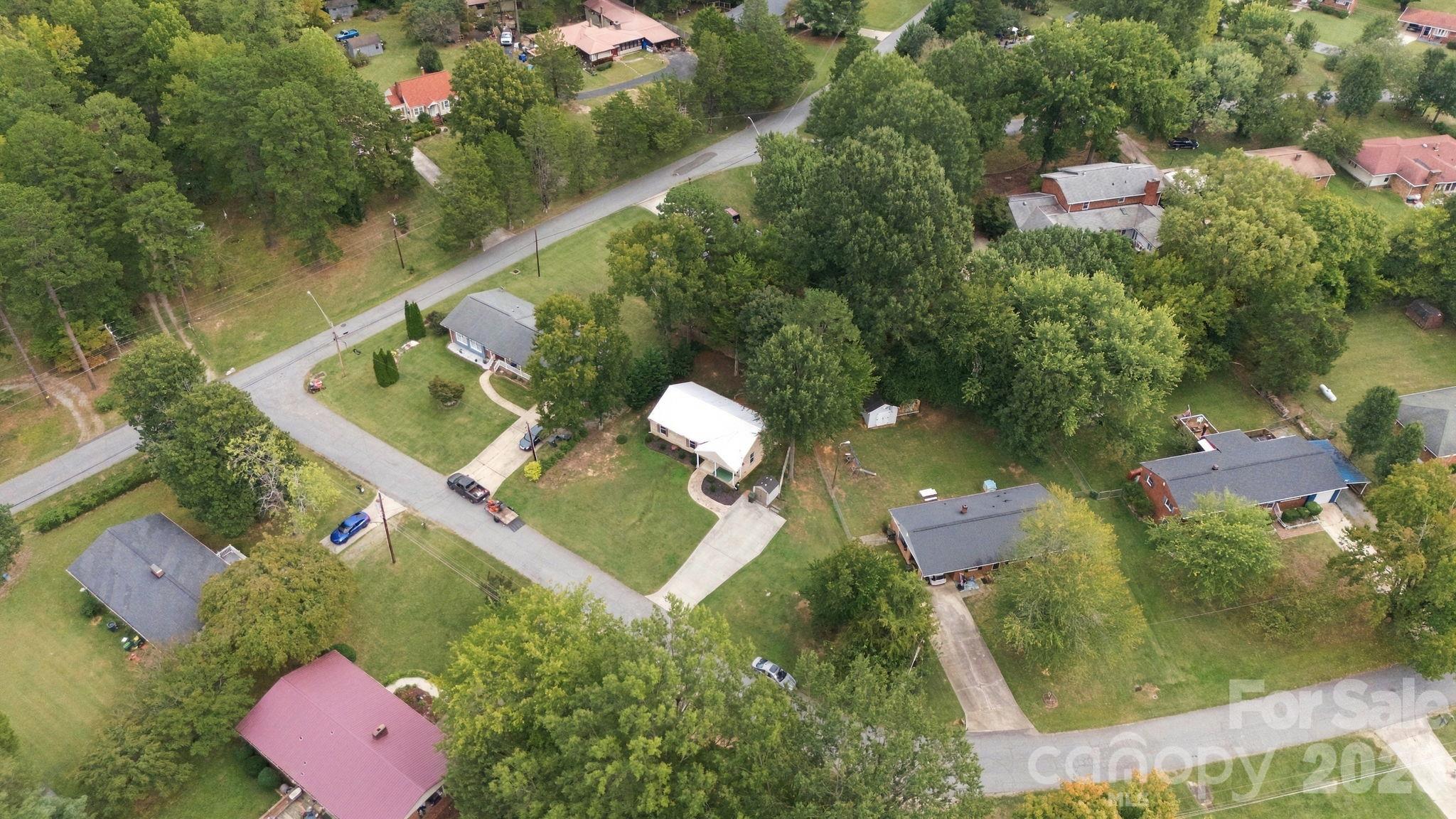 203 Crestview Drive Property Photo 7