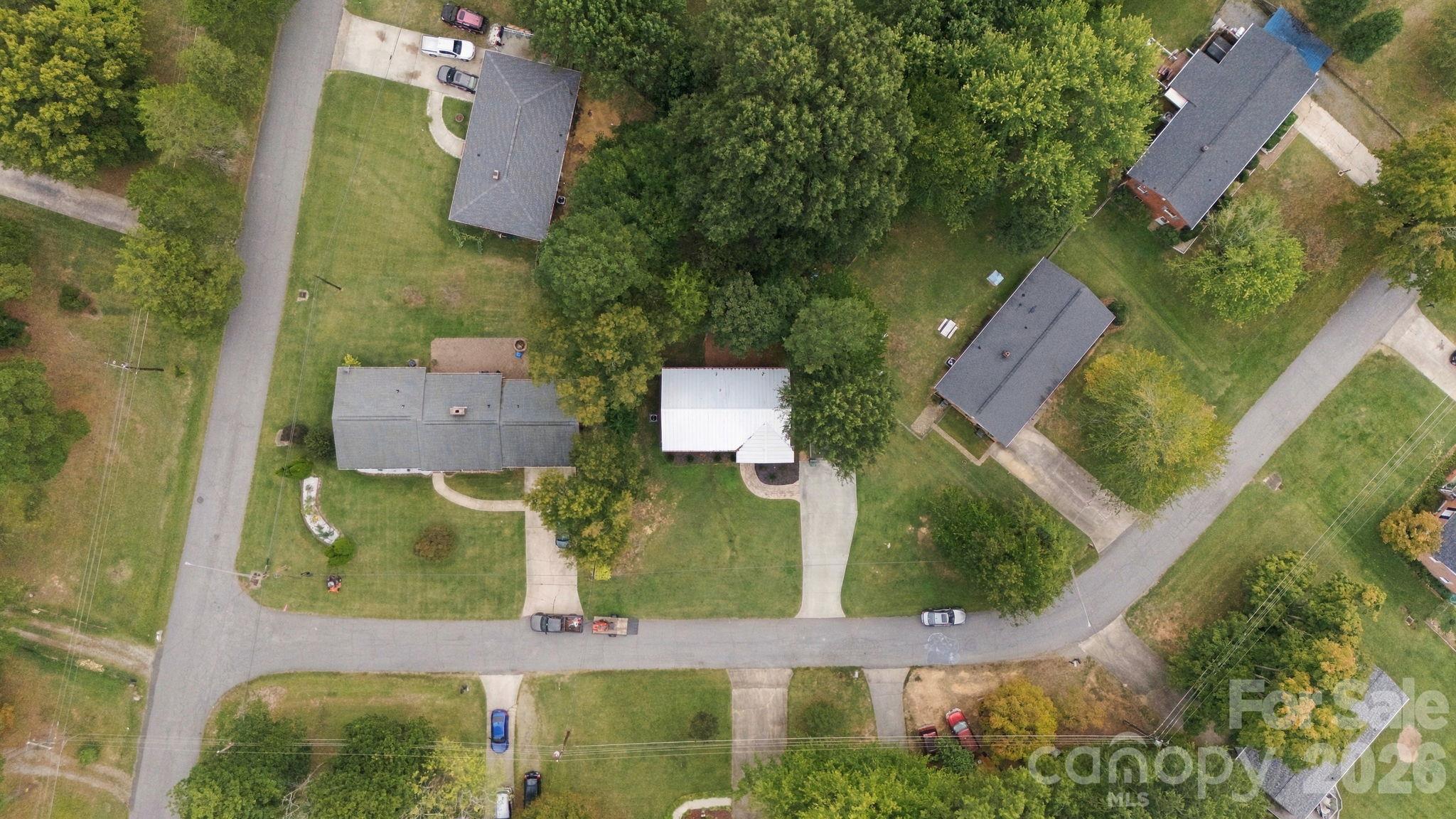 203 Crestview Drive Property Photo 9