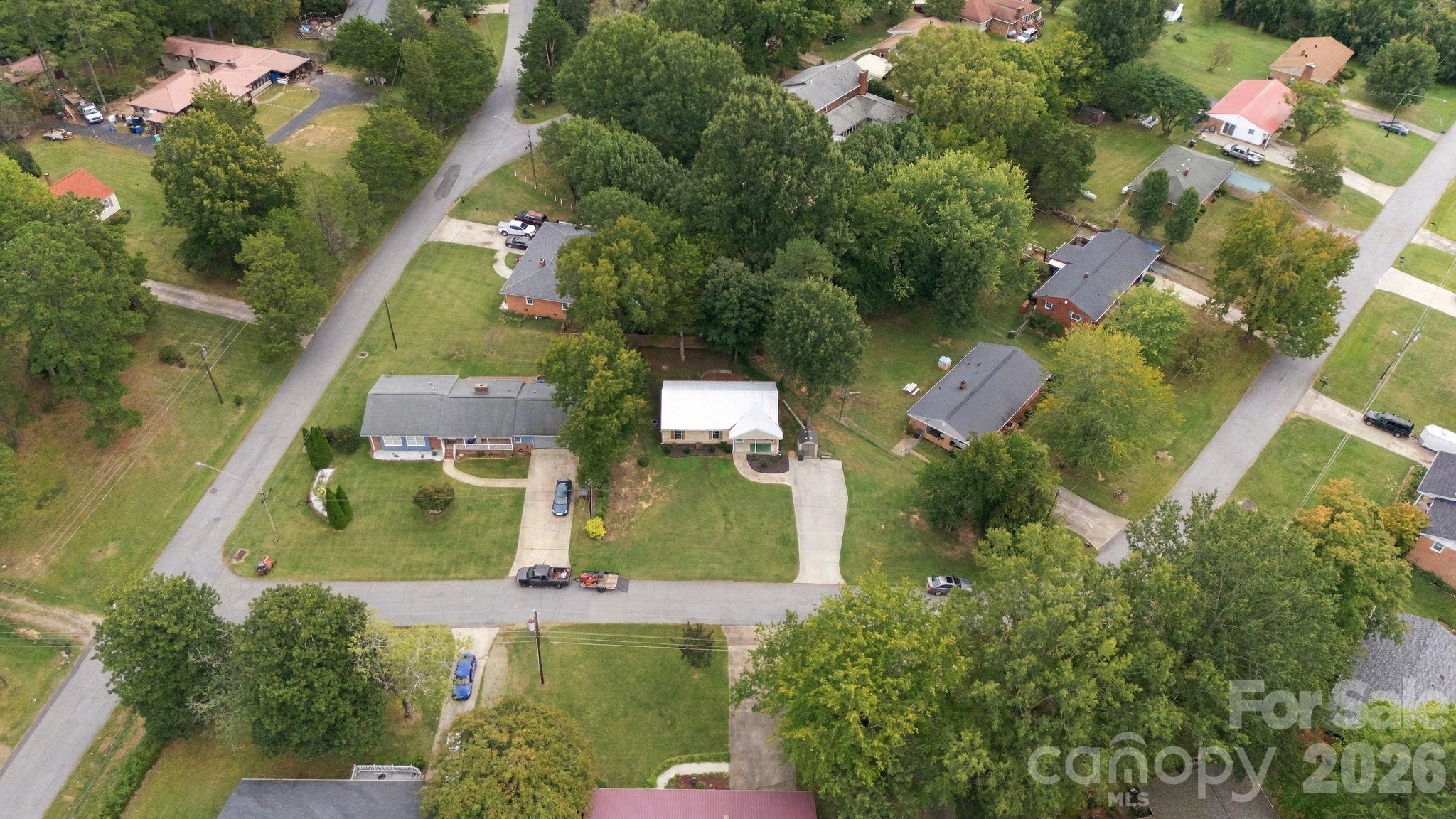 203 Crestview Drive Property Photo 9