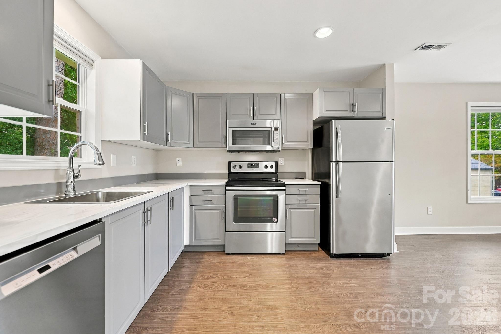203 Crestview Drive Property Photo 12