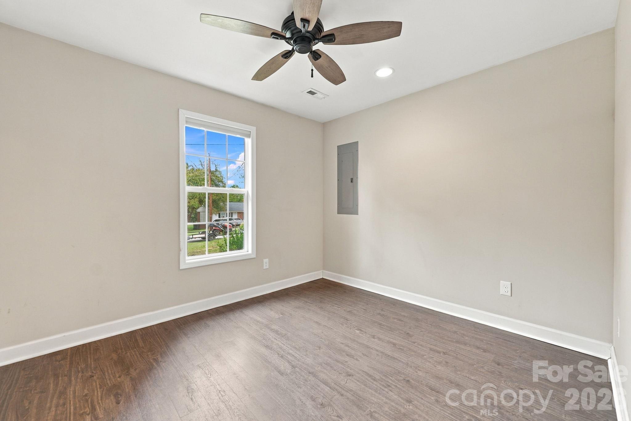 203 Crestview Drive Property Photo 22