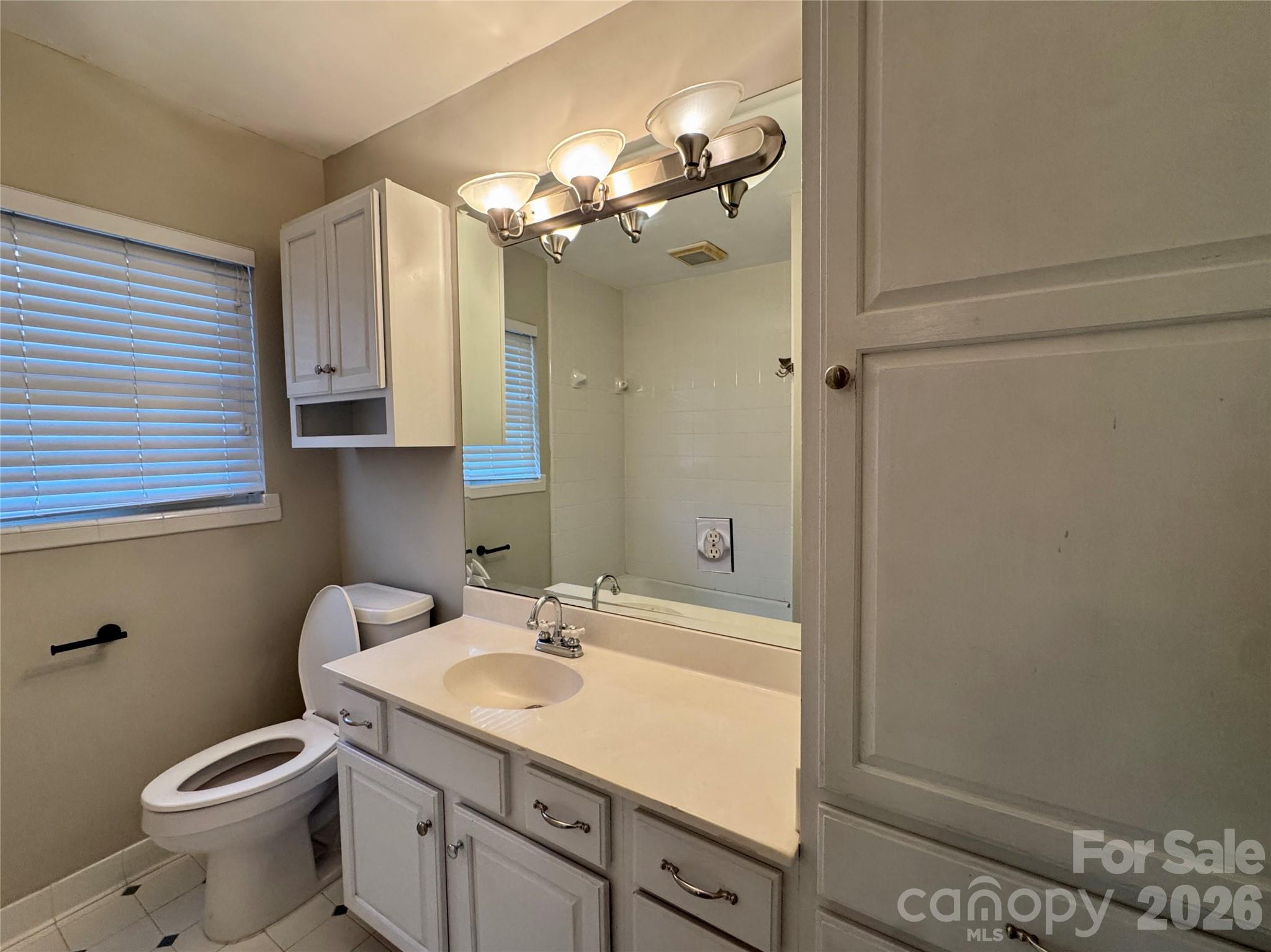 2108 Hassell Place Property Photo 12