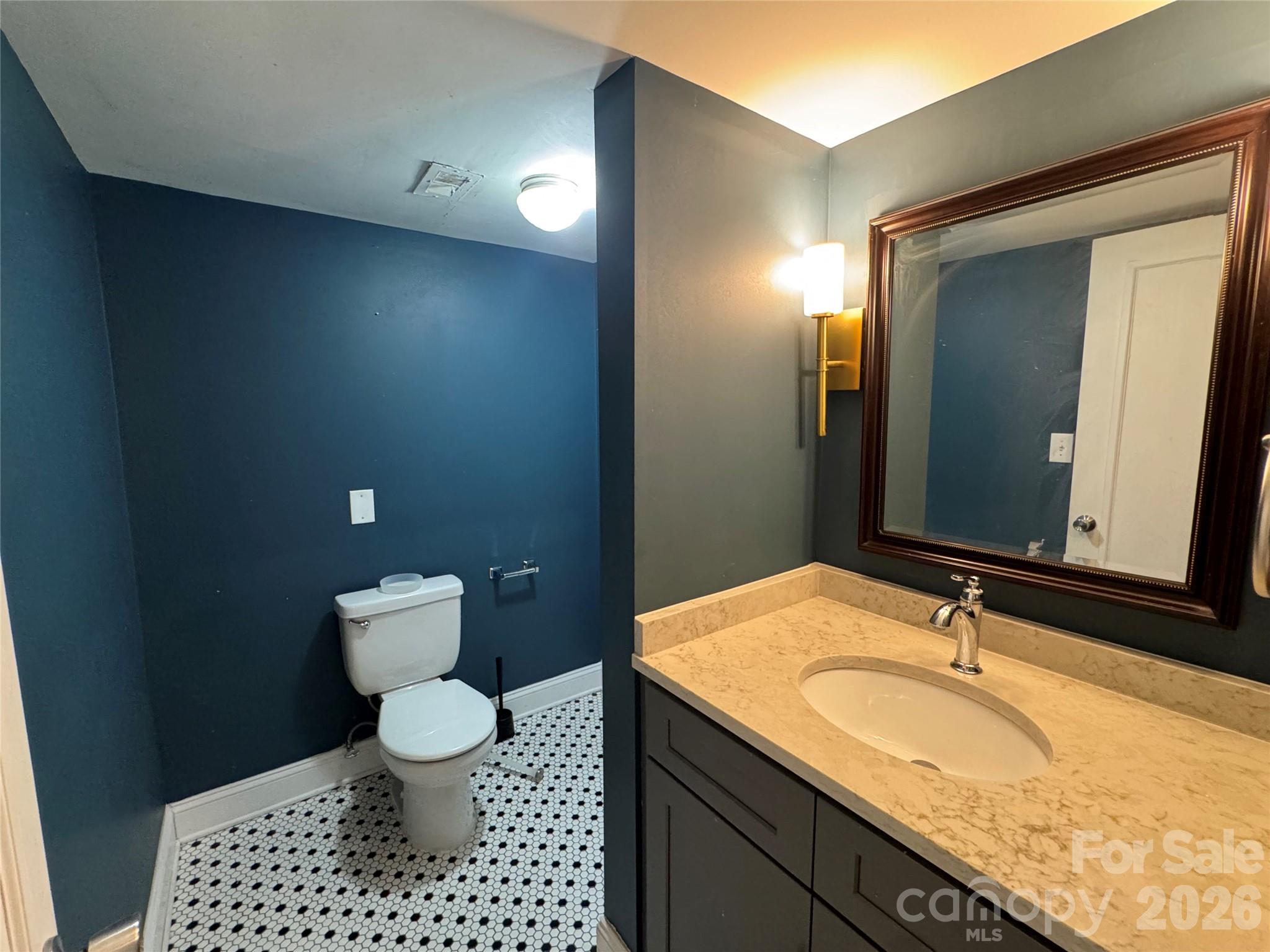 2108 Hassell Place Property Photo 21