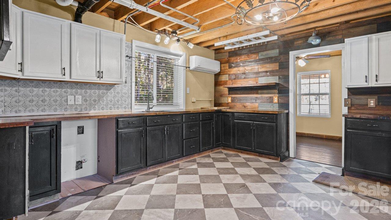 2955 Sherrills Ford Road Property Photo 20
