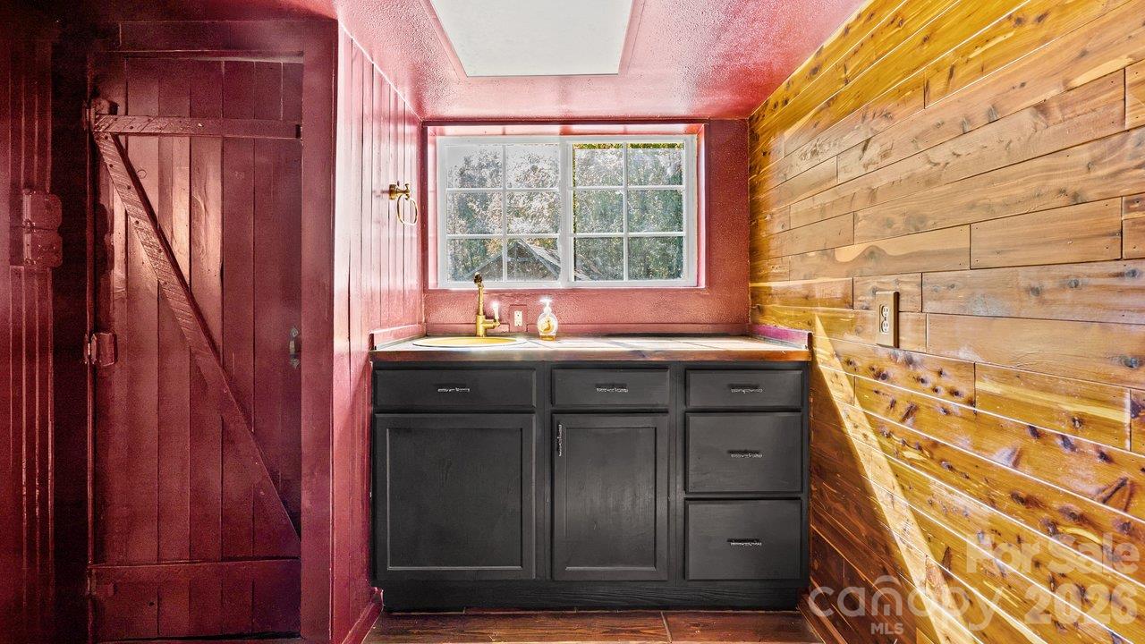 2955 Sherrills Ford Road Property Photo 27
