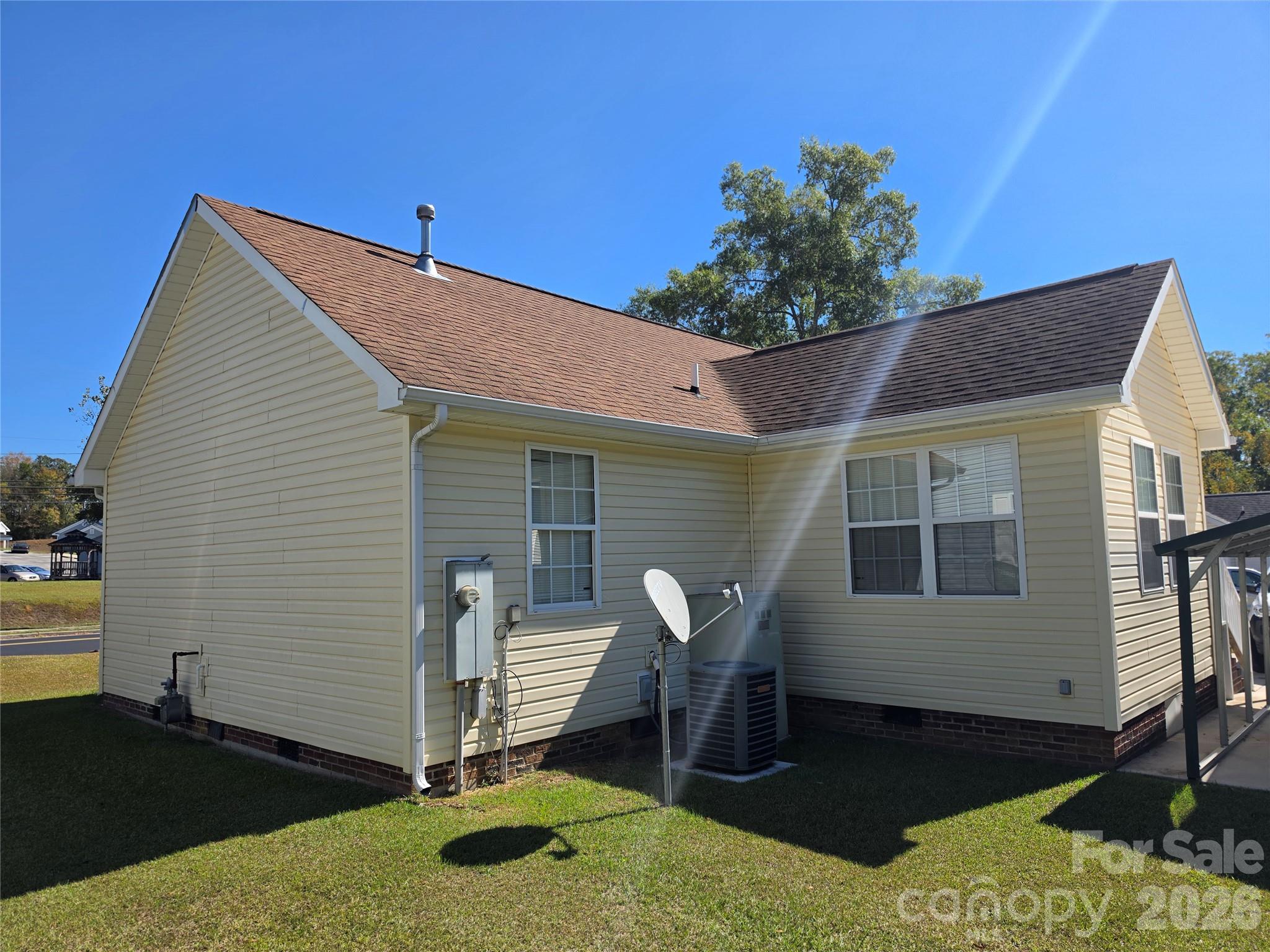 218 Center Street Property Photo 5