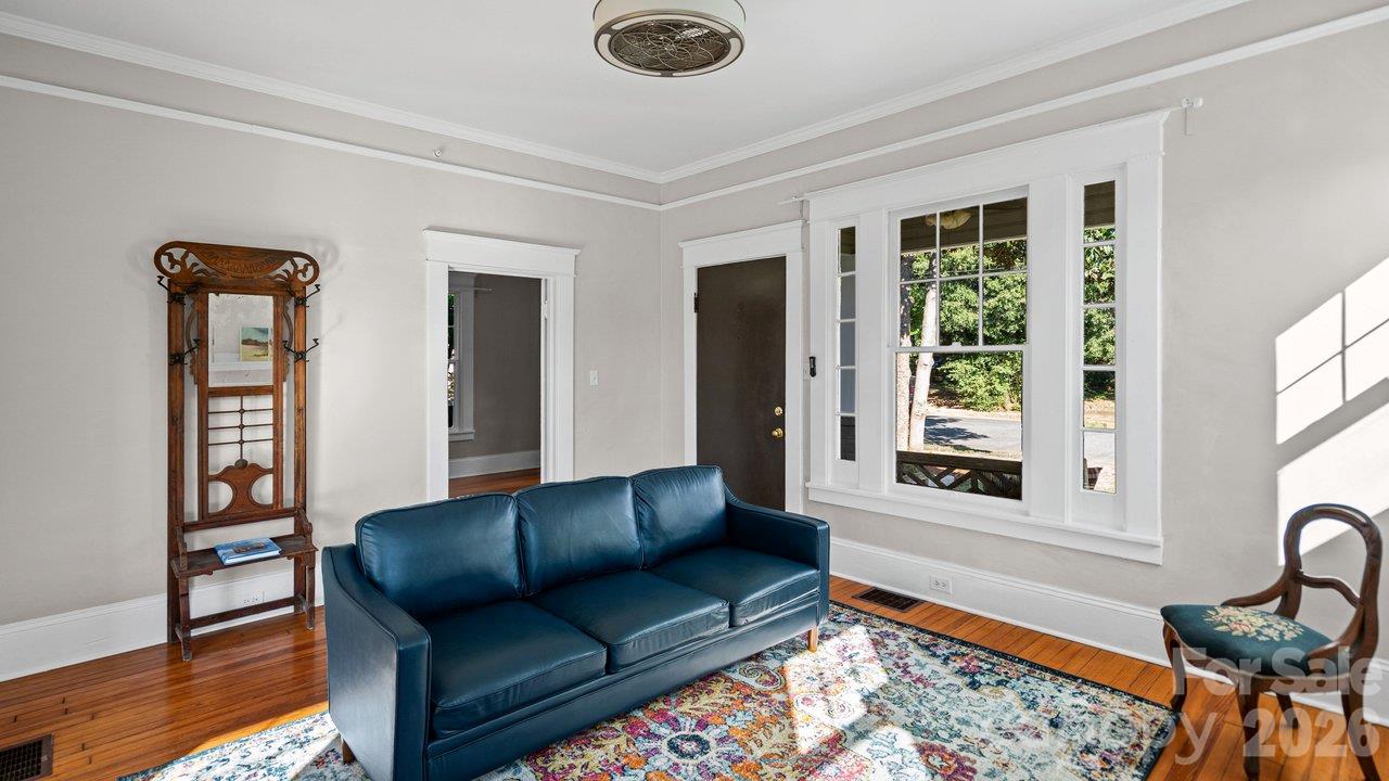 605 Oakland Avenue Property Photo 4