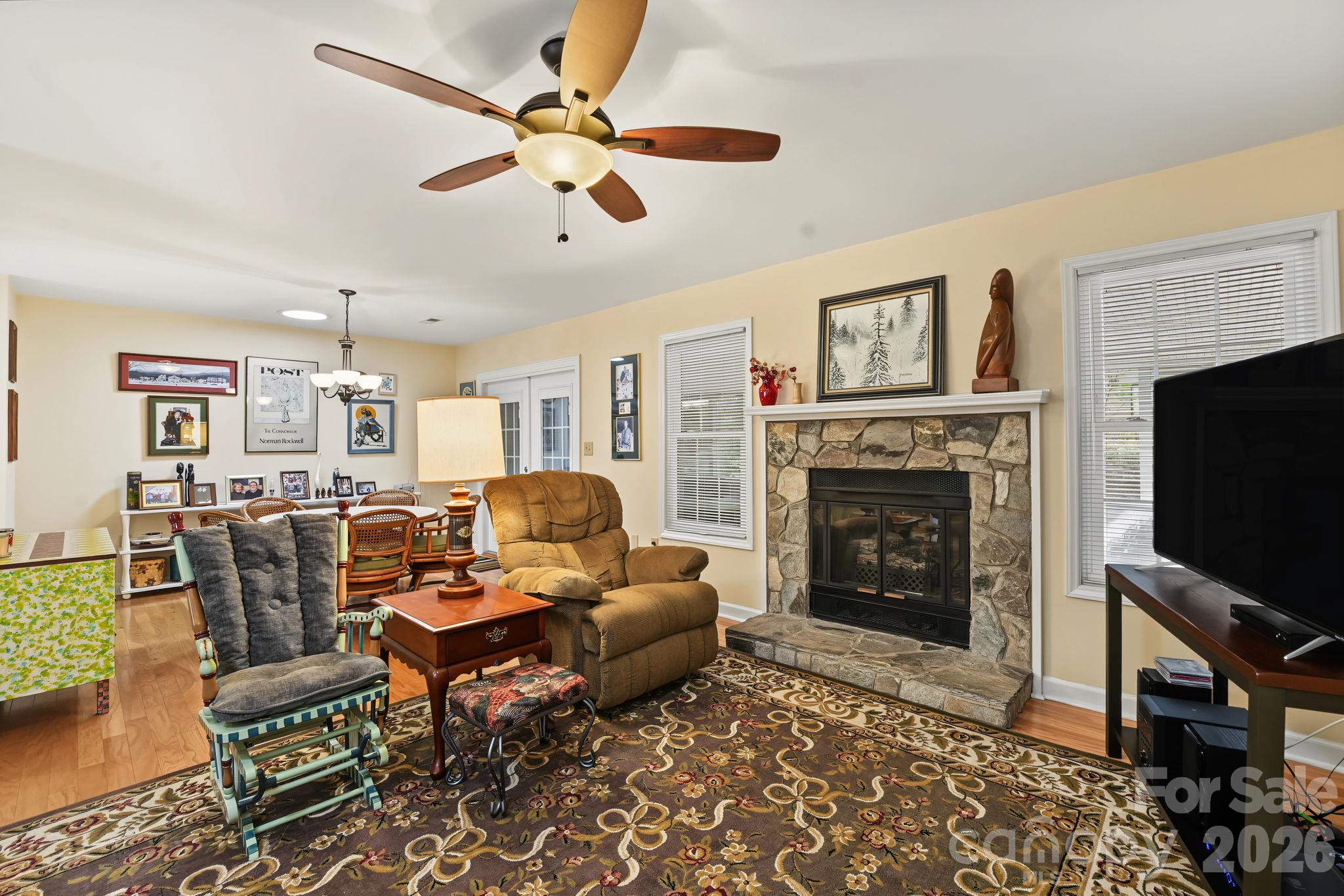 420 English Ivy Court Property Photo 8