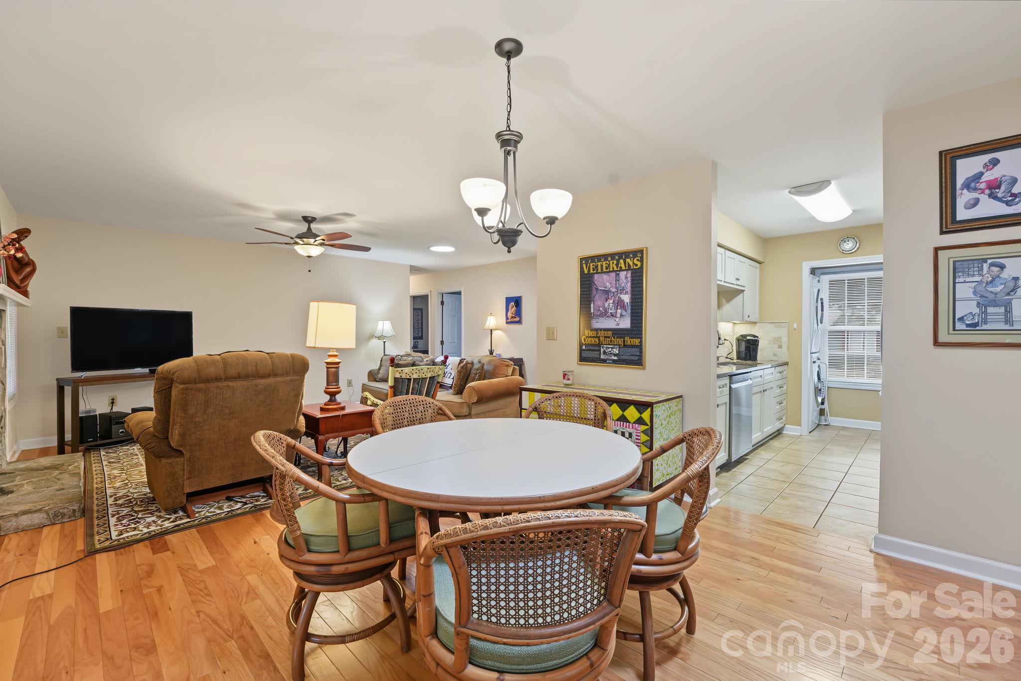 420 English Ivy Court Property Photo 9