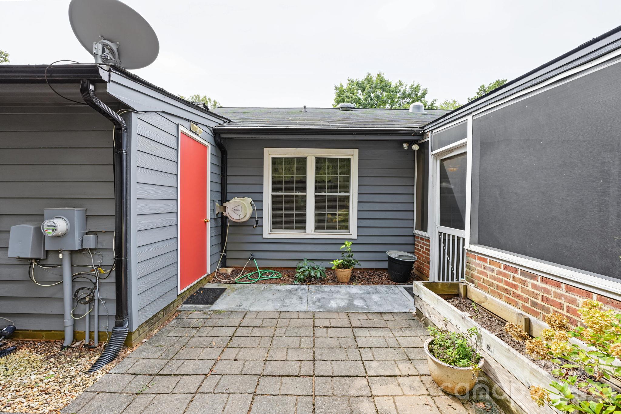 420 English Ivy Court Property Photo 33