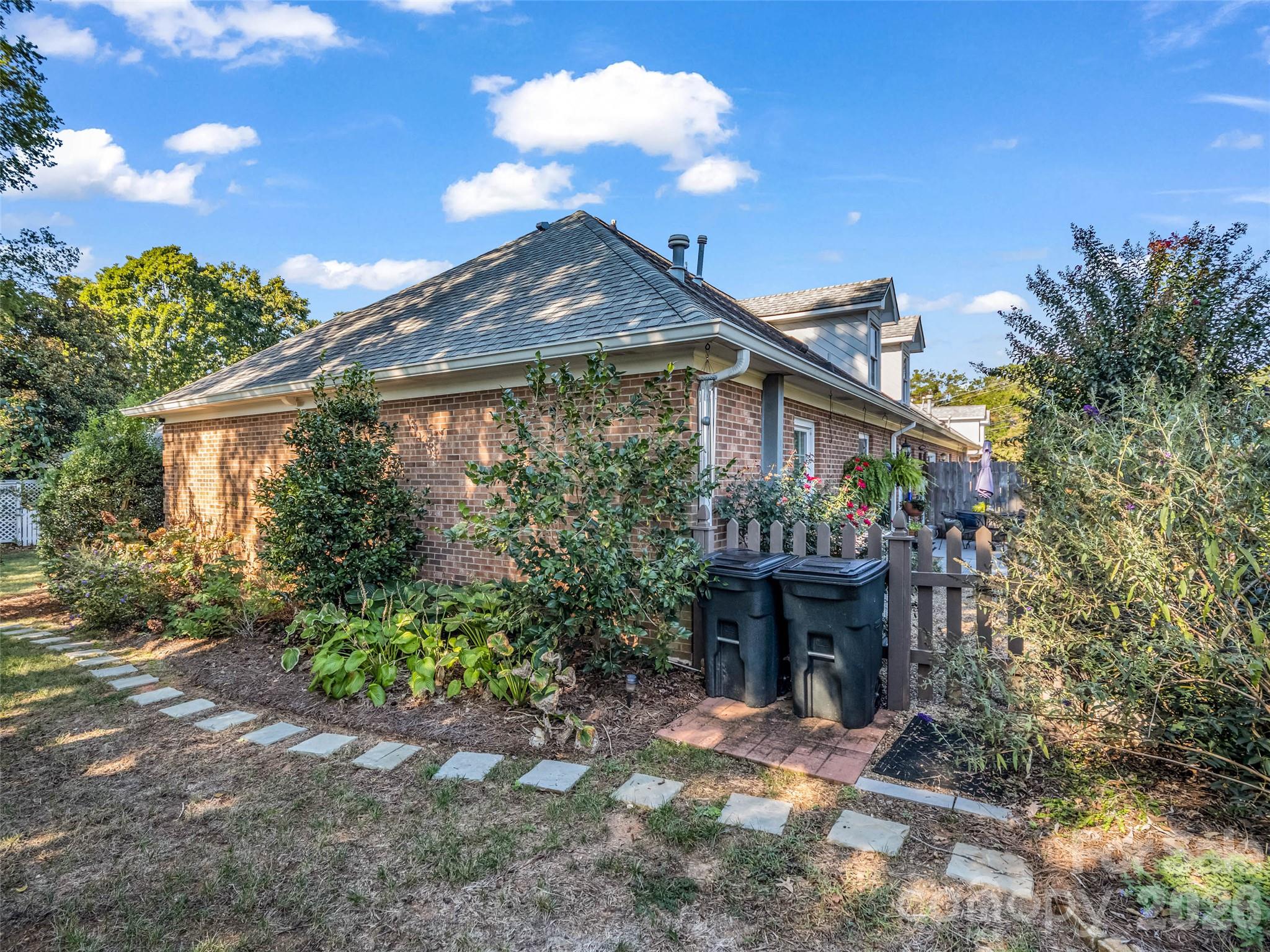 1834 Robinwood Road B Property Photo 4