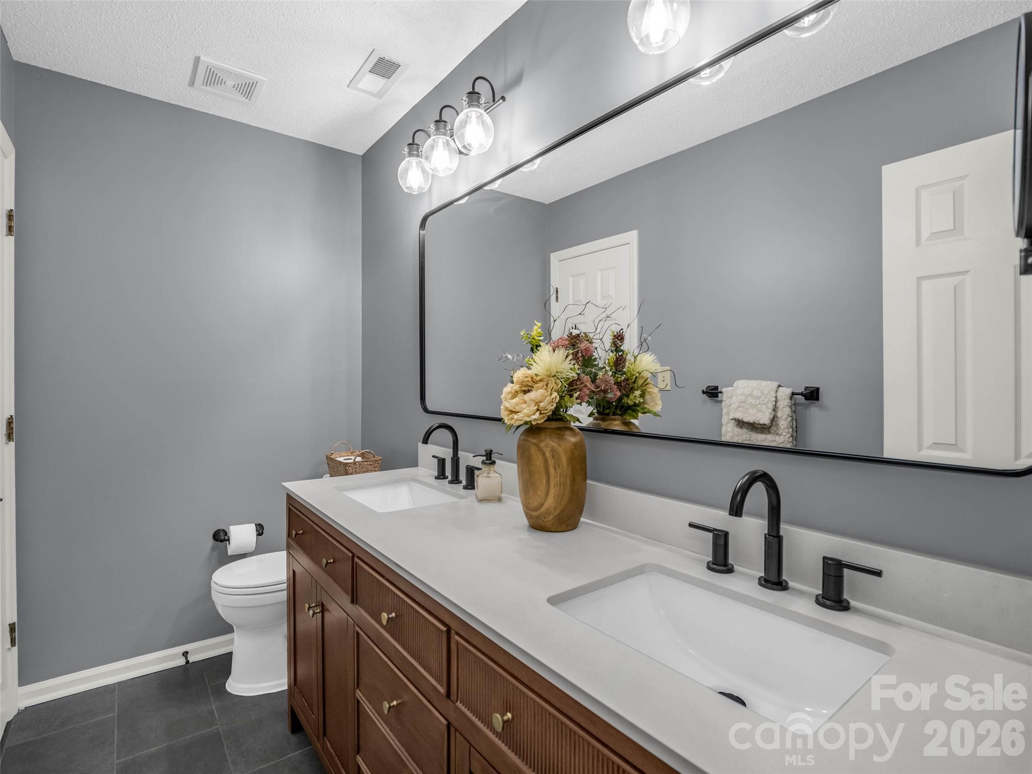 1834 Robinwood Road B Property Photo 17