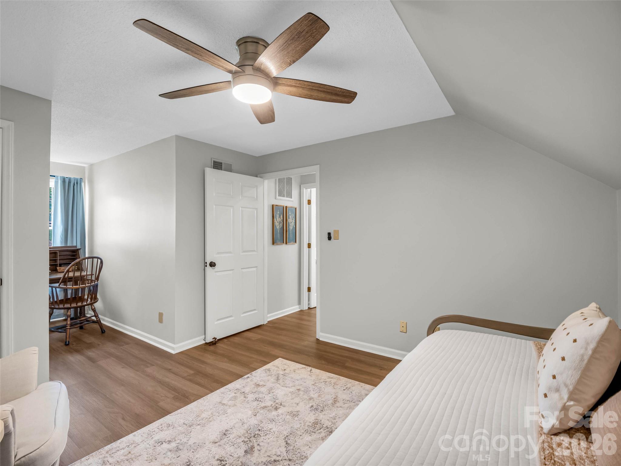 1834 Robinwood Road B Property Photo 25