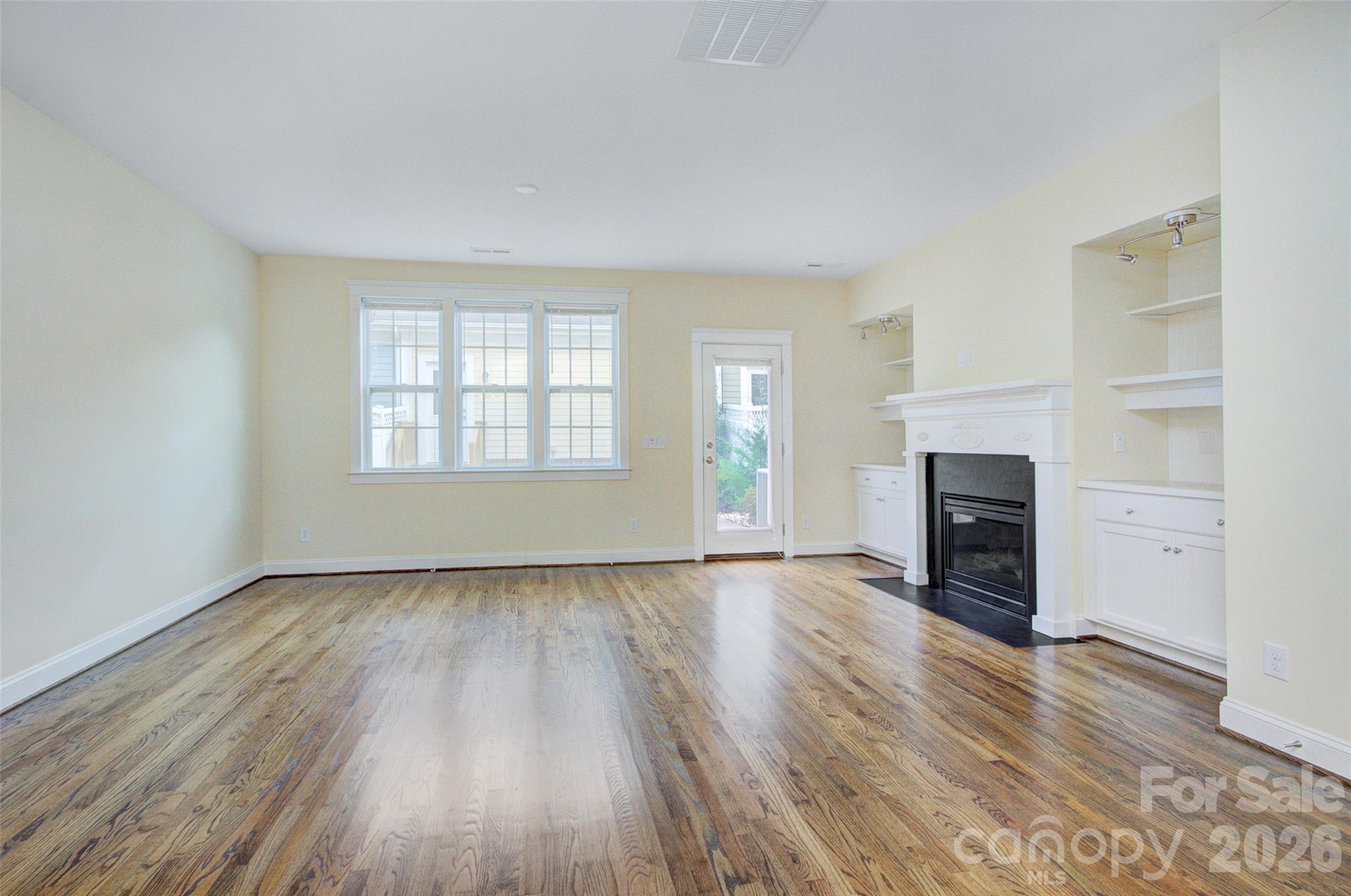 1023 White Point Drive Property Photo 2