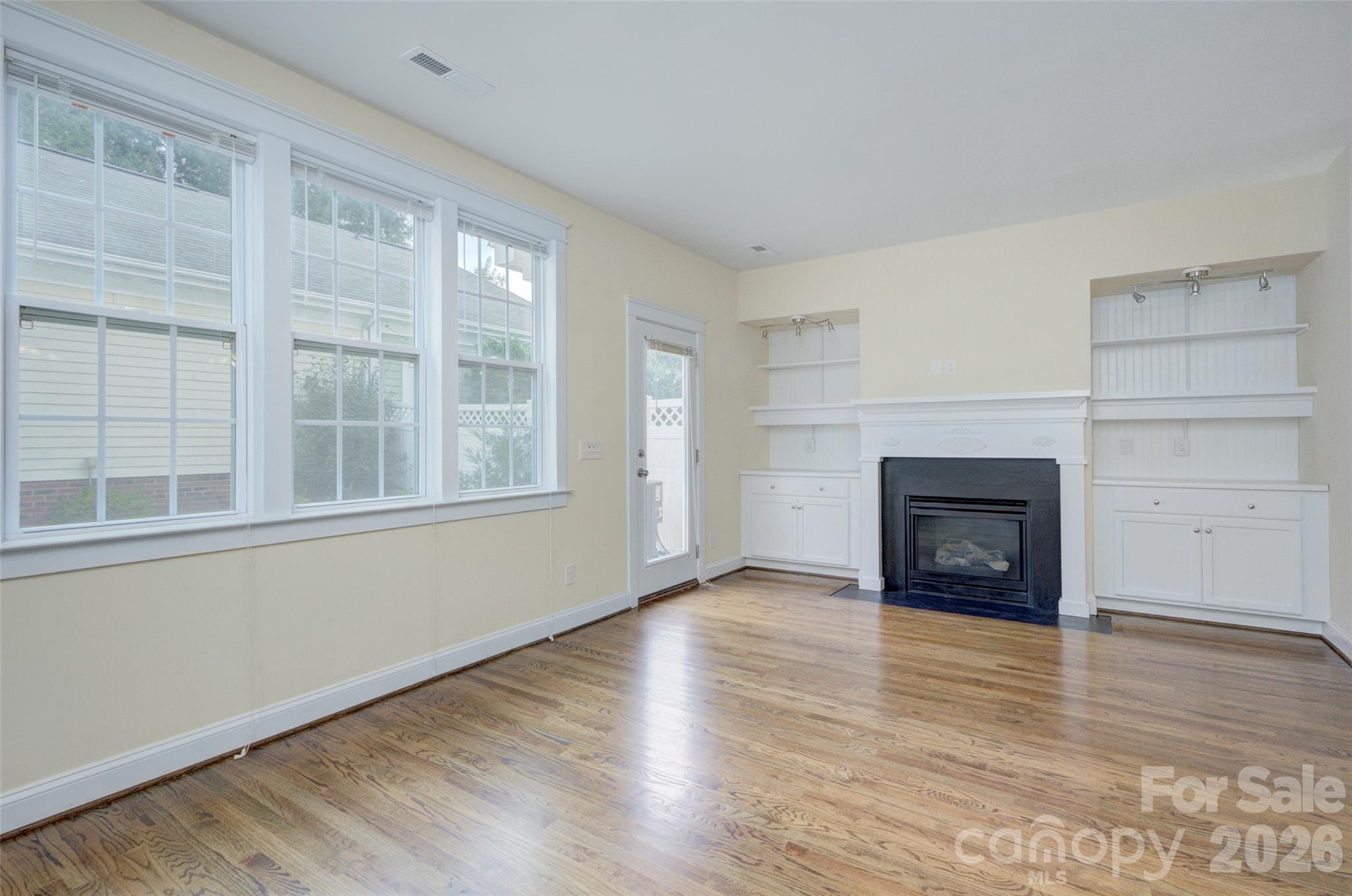 1023 White Point Drive Property Photo 7
