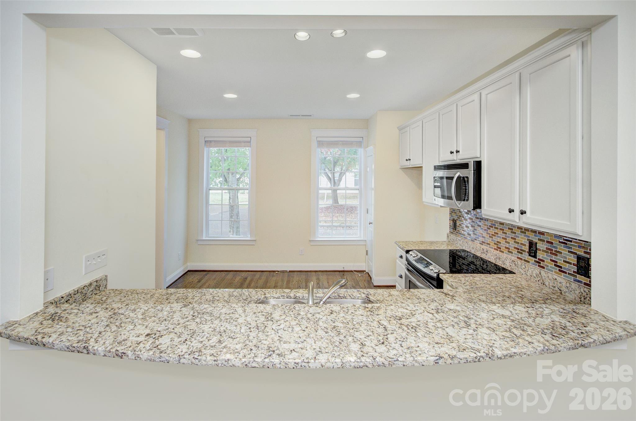 1023 White Point Drive Property Photo 10