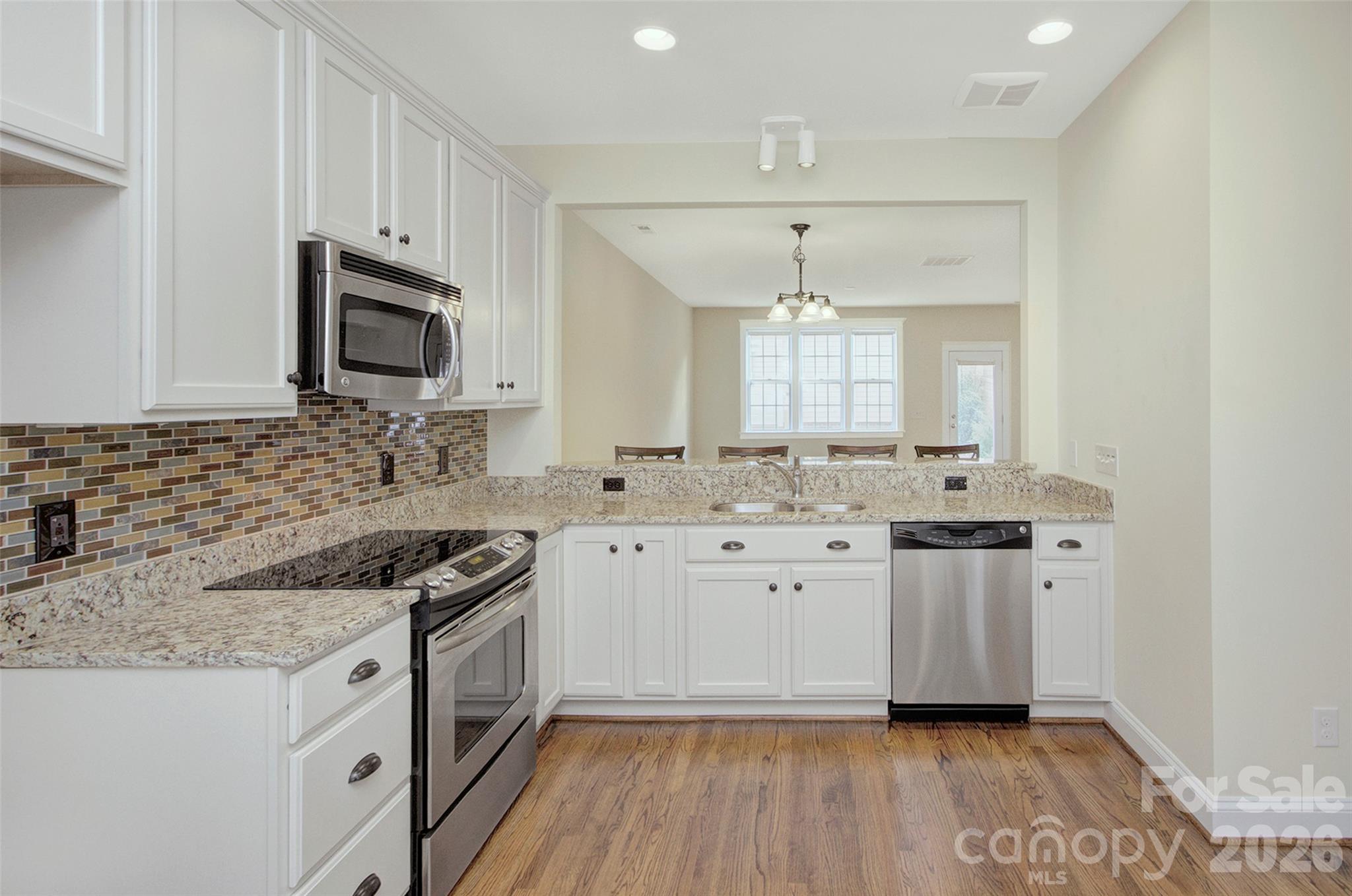 1023 White Point Drive Property Photo 12