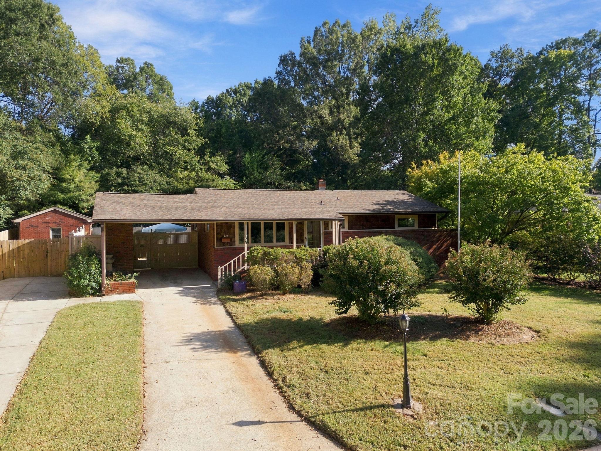 123 Hillside Avenue Property Photo 2