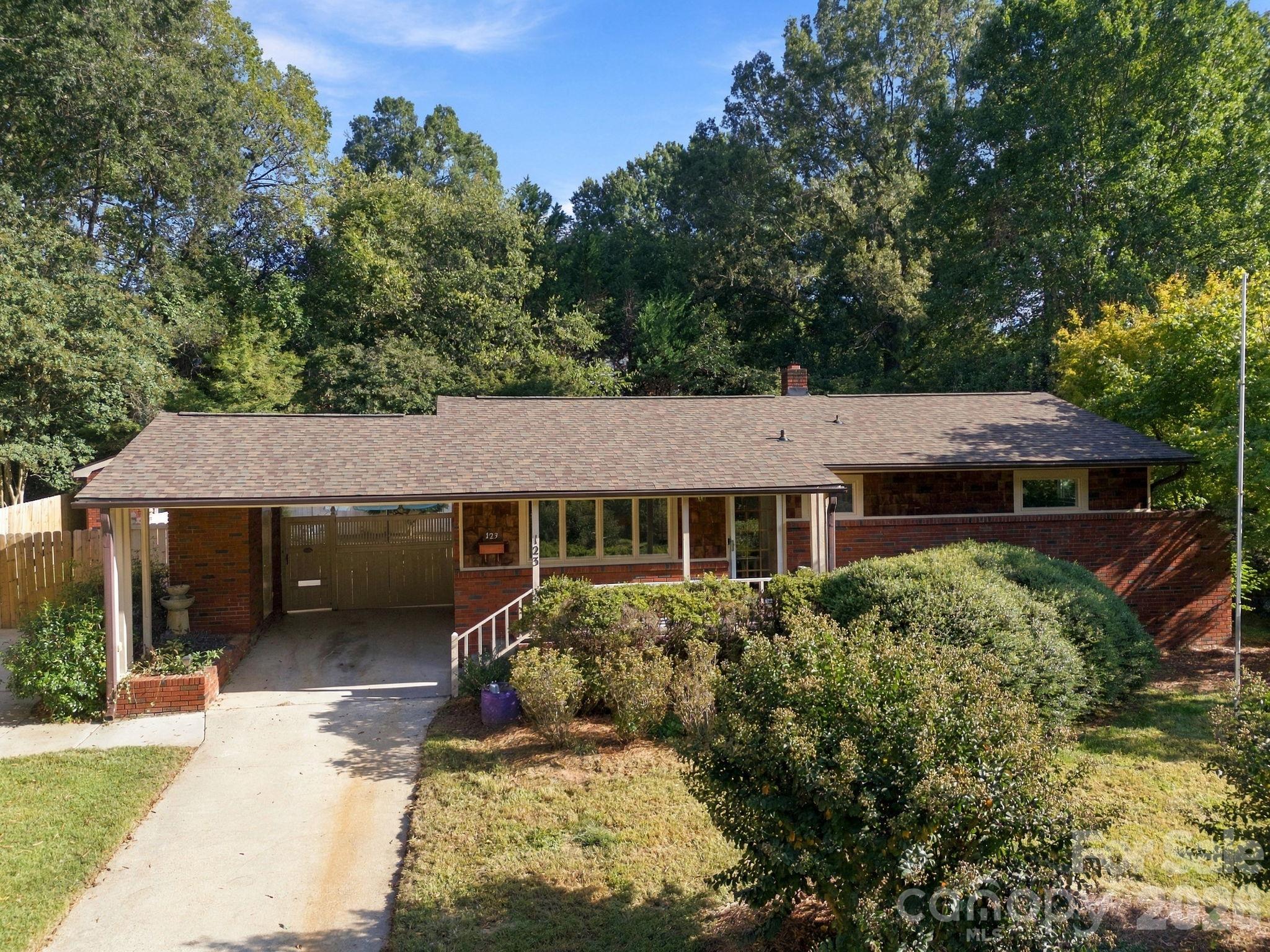 123 Hillside Avenue Property Photo 3