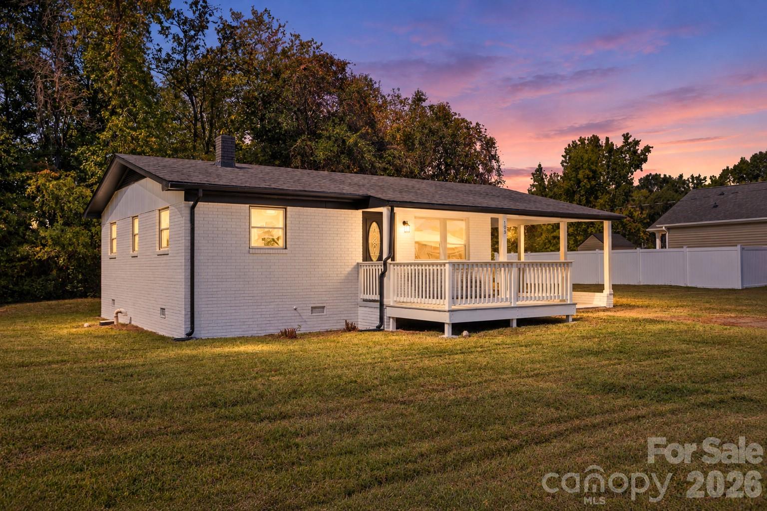 105 Dogwood Street Property Photo 2