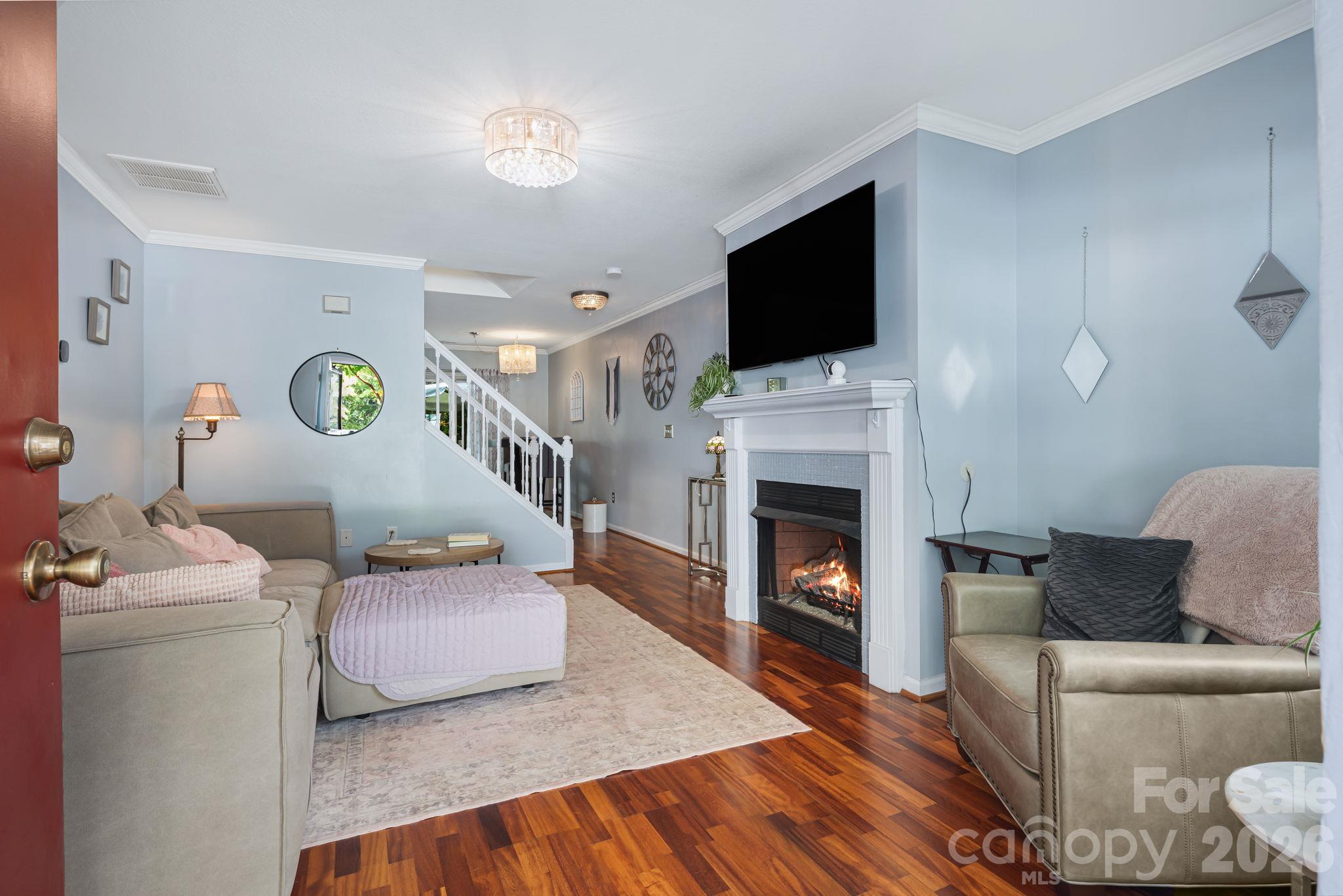 137 Wiltshire Circle Property Photo 5